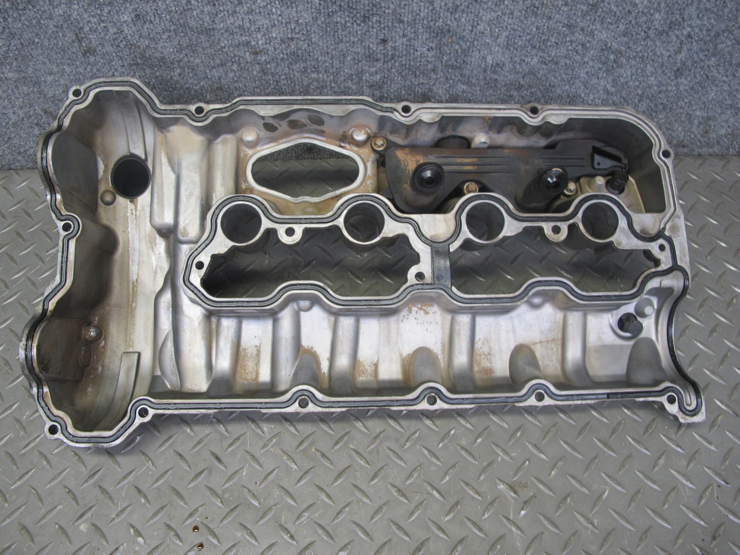 12-14 BMW F01 F02 F10 F13 F12 4.4L N63 Right Engine Valve Cover 7566283 OEM