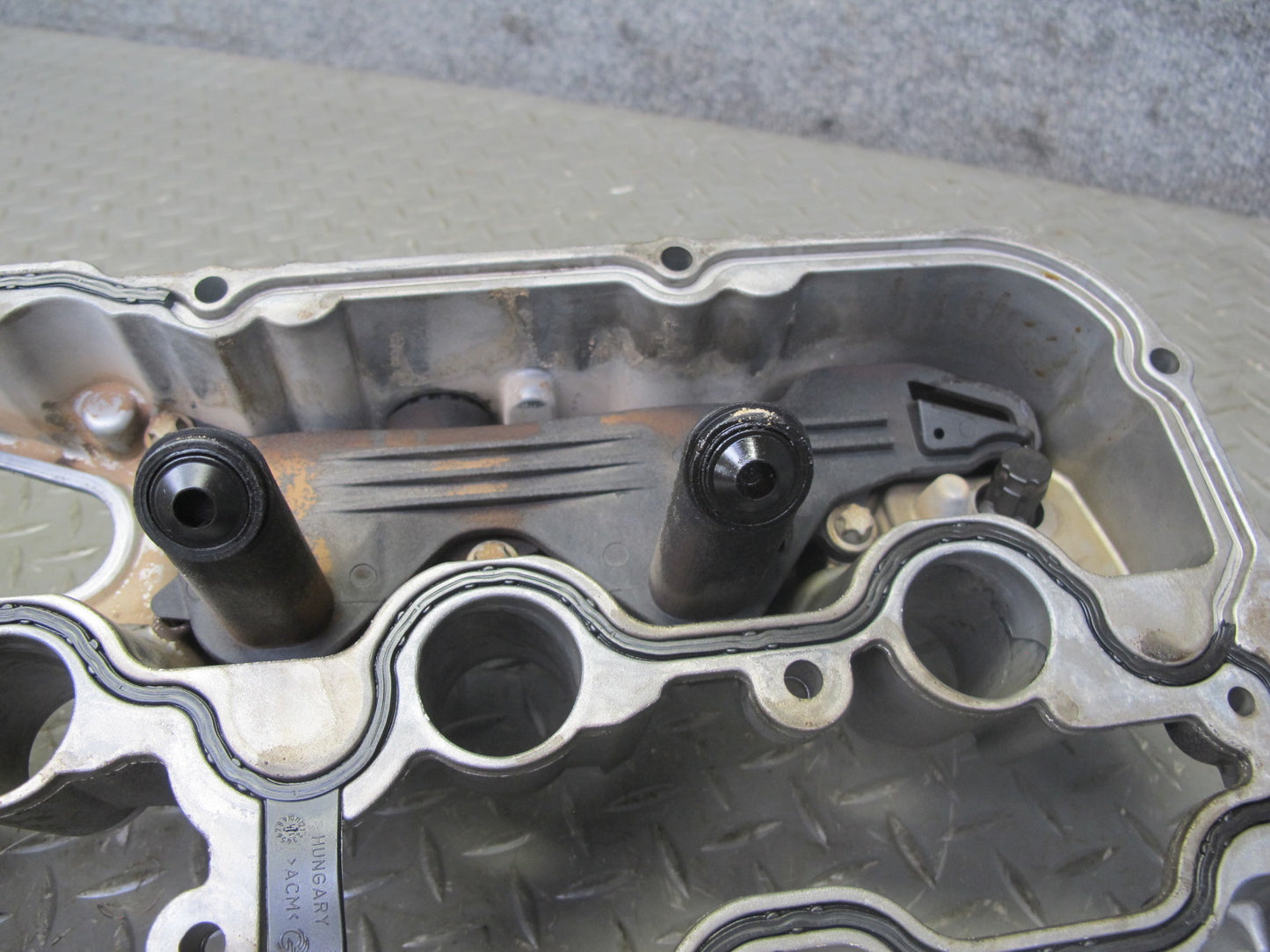 12-14 BMW F01 F02 F10 F13 F12 4.4L N63 Right Engine Valve Cover 7566283 OEM