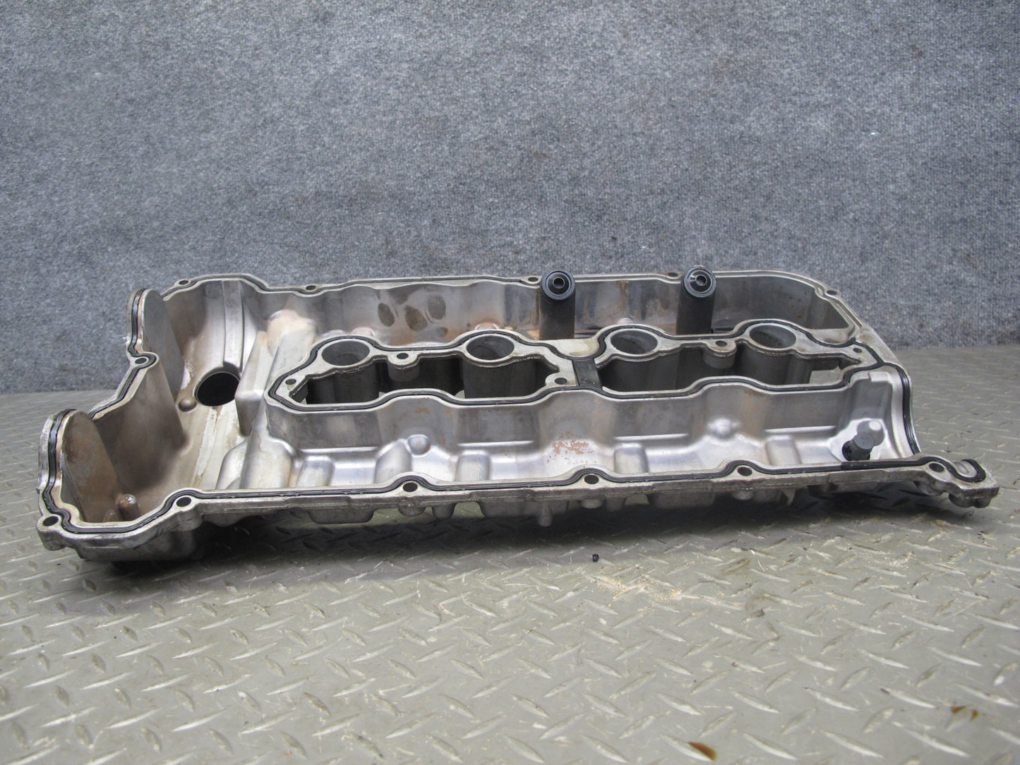 12-14 BMW F01 F02 F10 F13 F12 4.4L N63 Right Engine Valve Cover 7566283 OEM