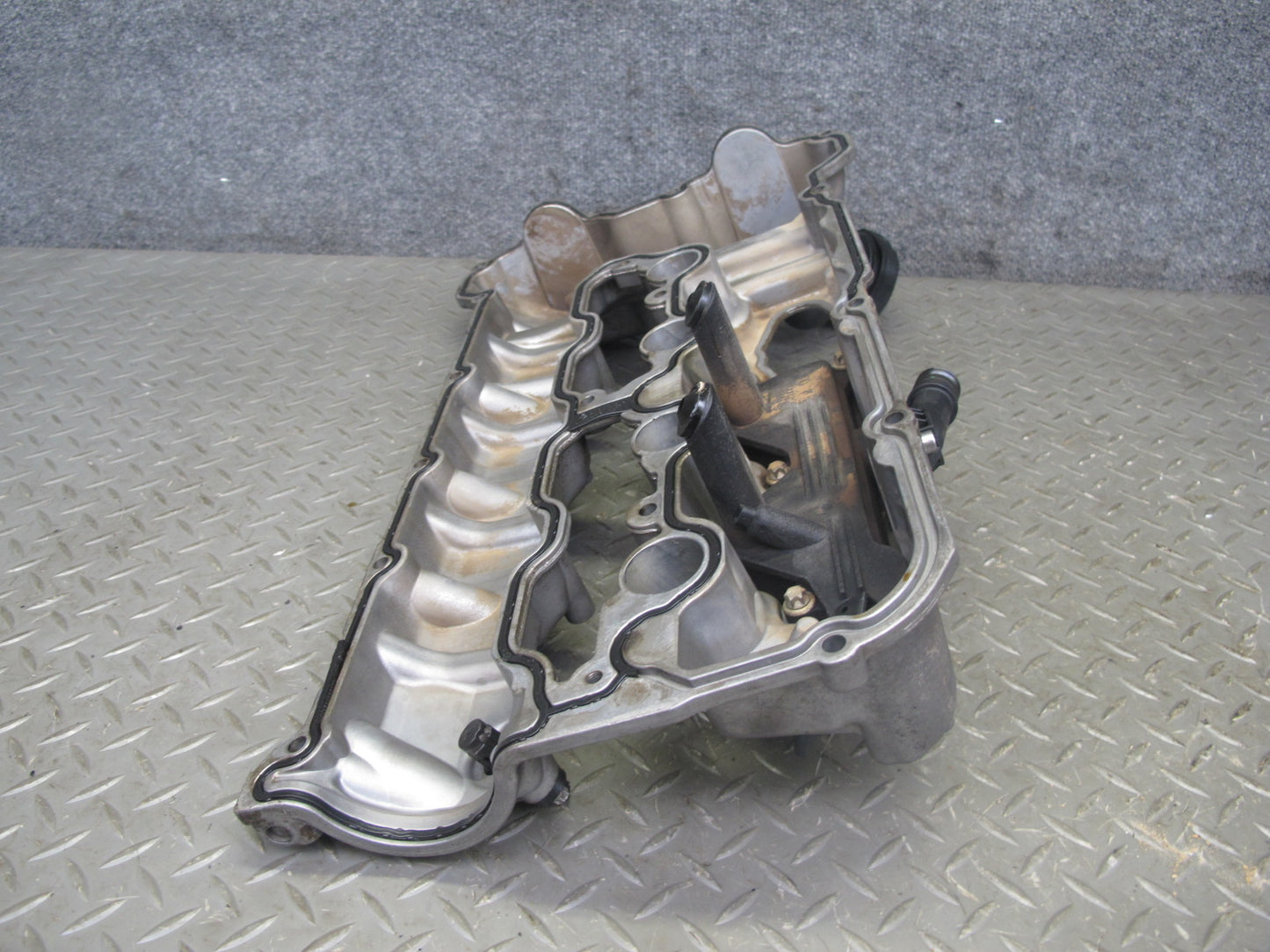 12-14 BMW F01 F02 F10 F13 F12 4.4L N63 Right Engine Valve Cover 7566283 OEM