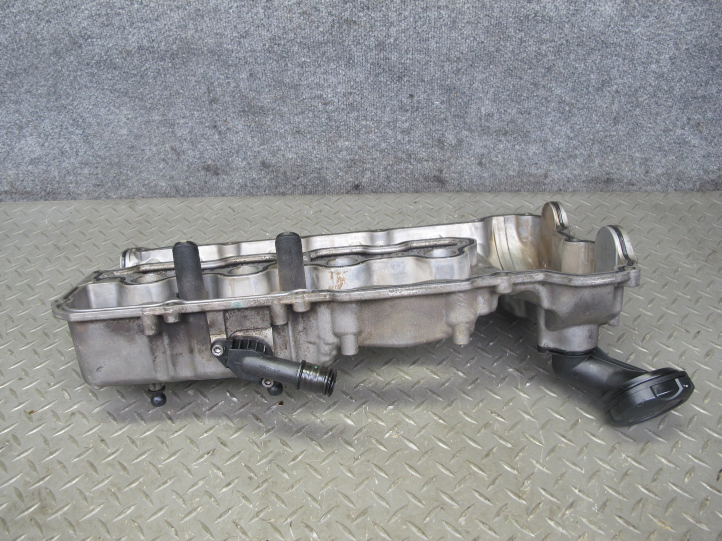 12-14 BMW F01 F02 F10 F13 F12 4.4L N63 Right Engine Valve Cover 7566283 OEM