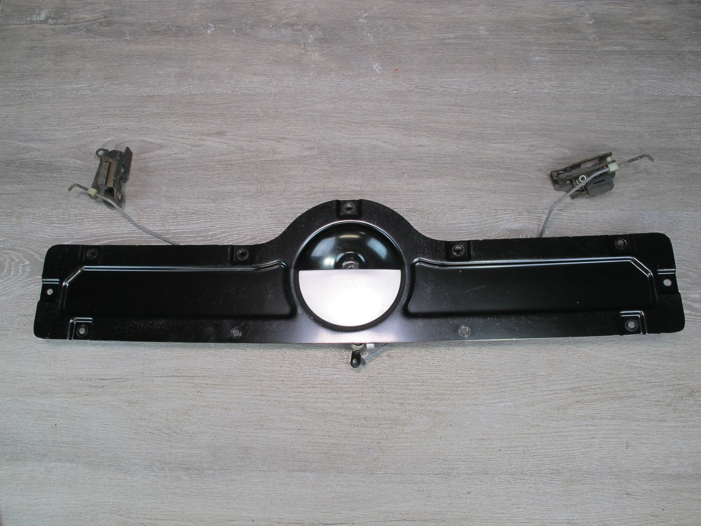 03-06 Chevrolet SSR Rear Tailgate Handle w Bracket & Rods & Latches Assembly OEM