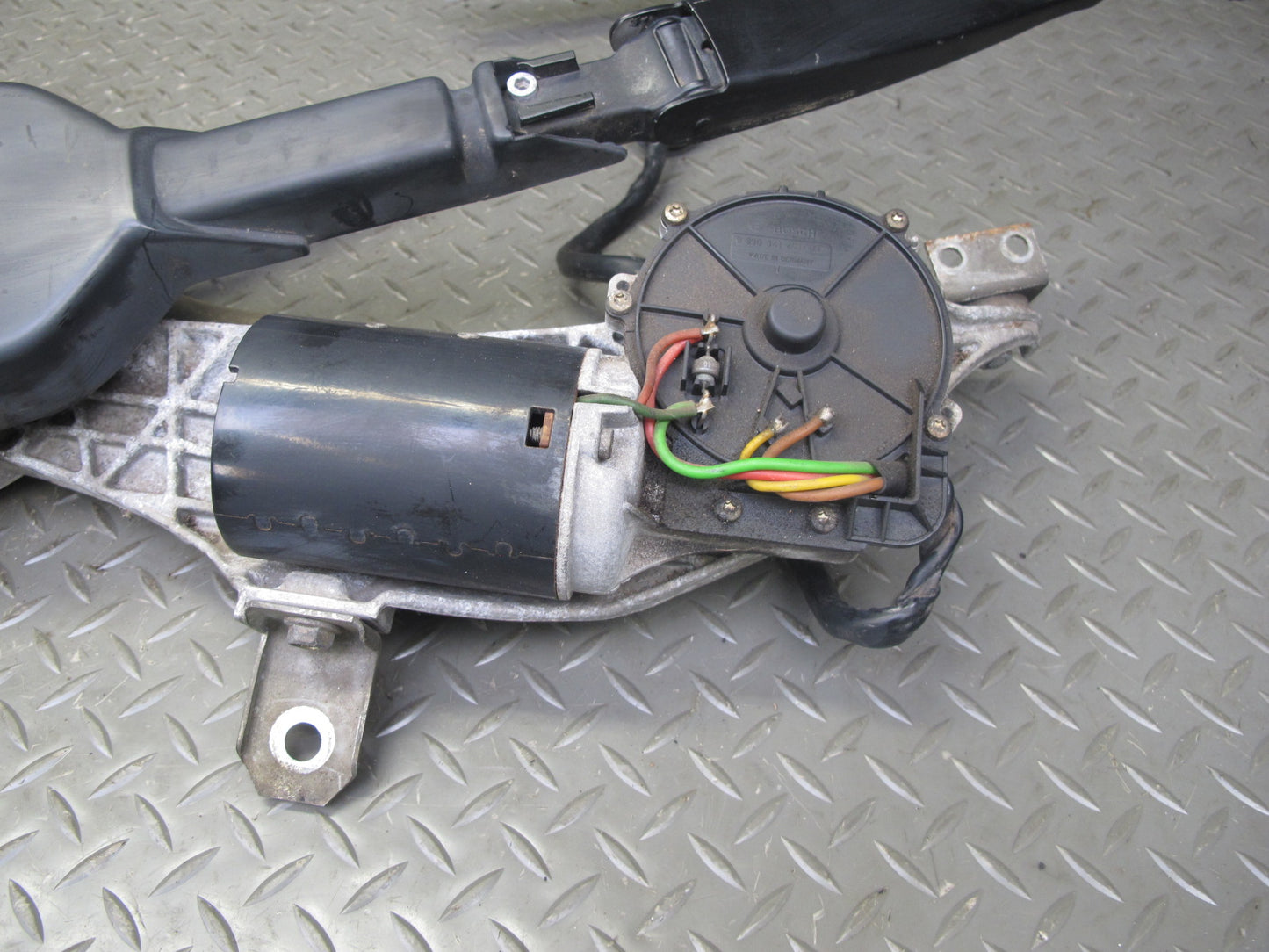 94-99 Mercedes W140 Windshield Wiper Arm Transmission Linkage w Motor OEM
