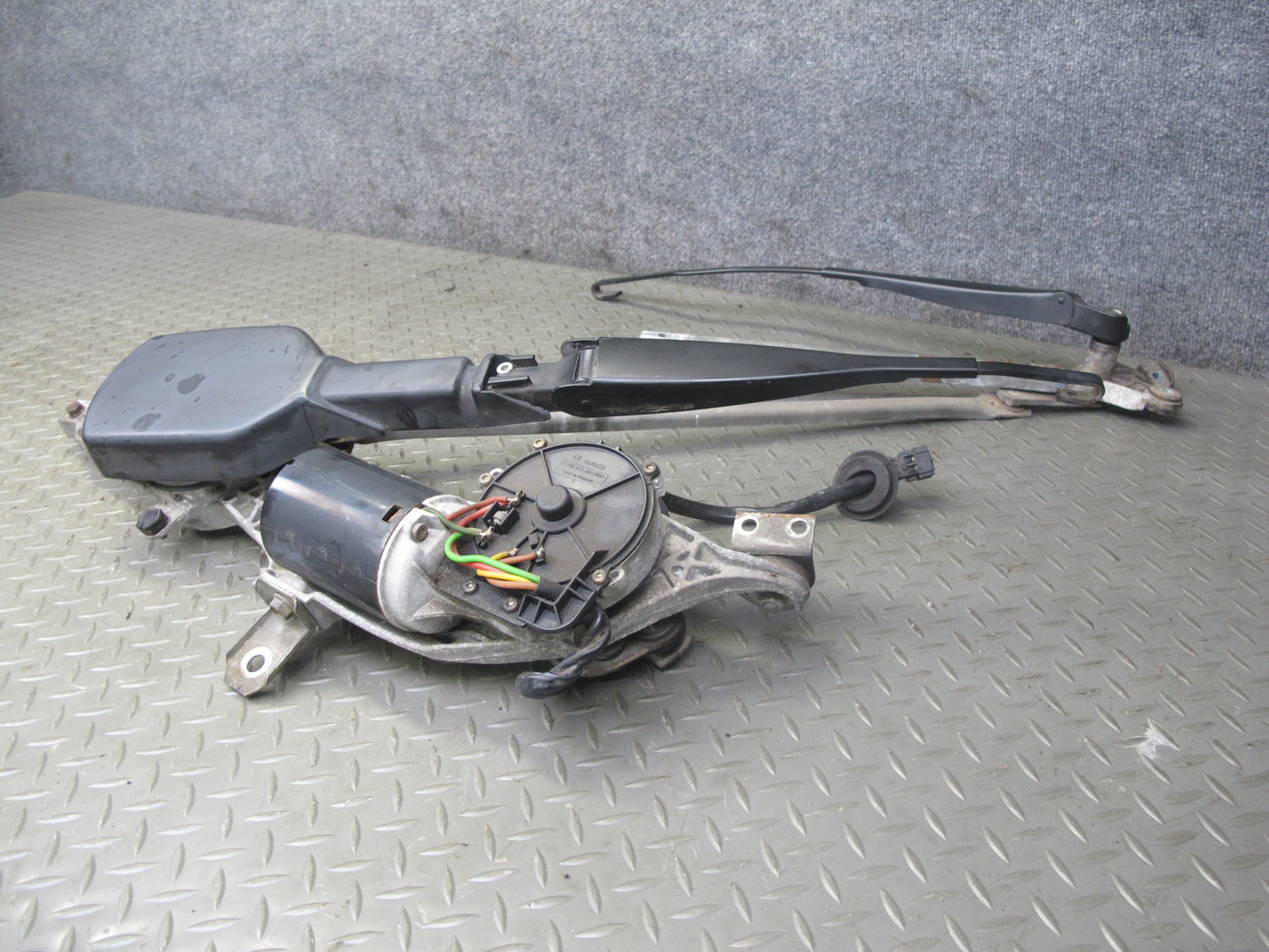 94-99 Mercedes W140 Windshield Wiper Arm Transmission Linkage w Motor OEM