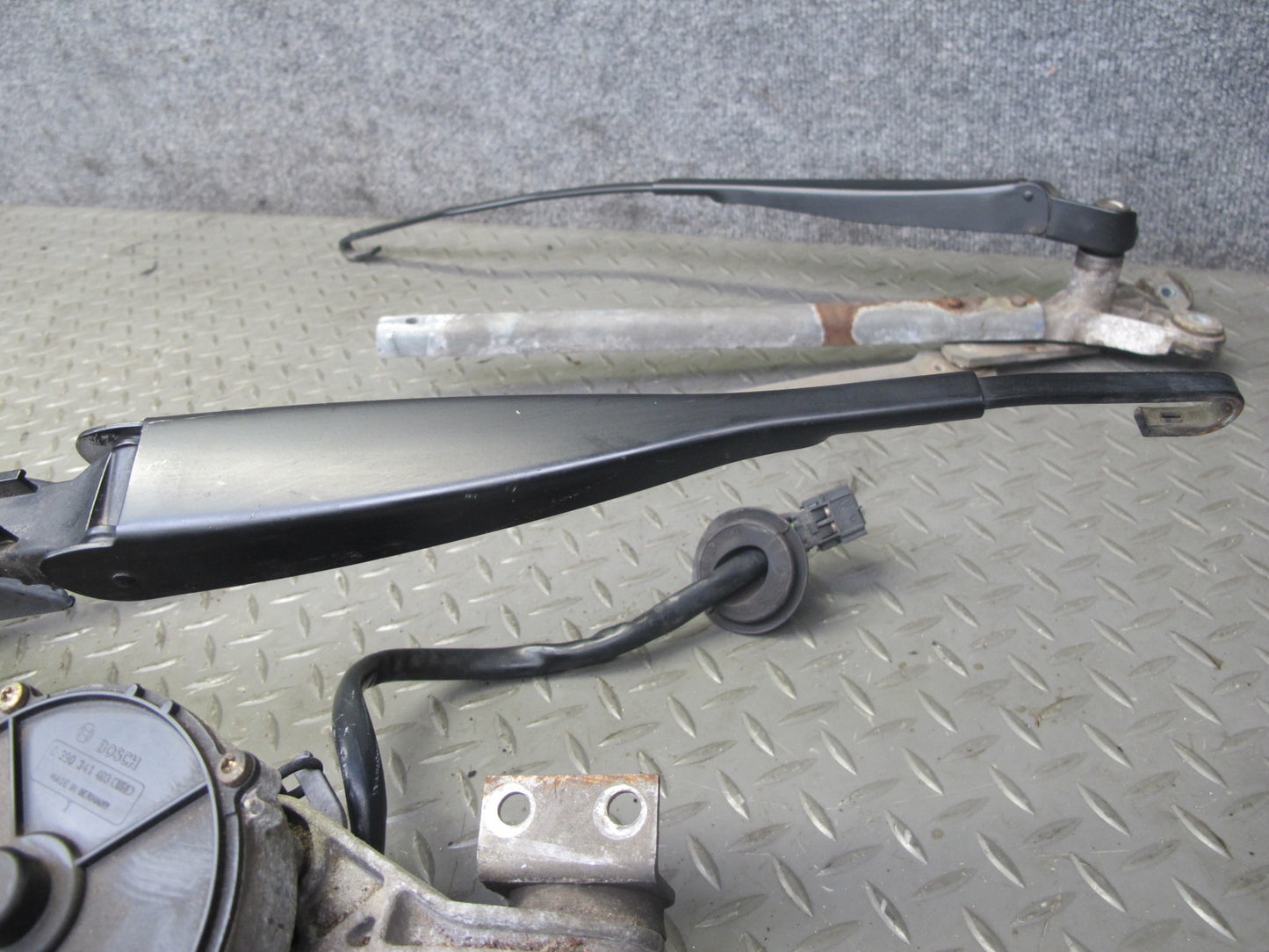 94-99 Mercedes W140 Windshield Wiper Arm Transmission Linkage w Motor OEM