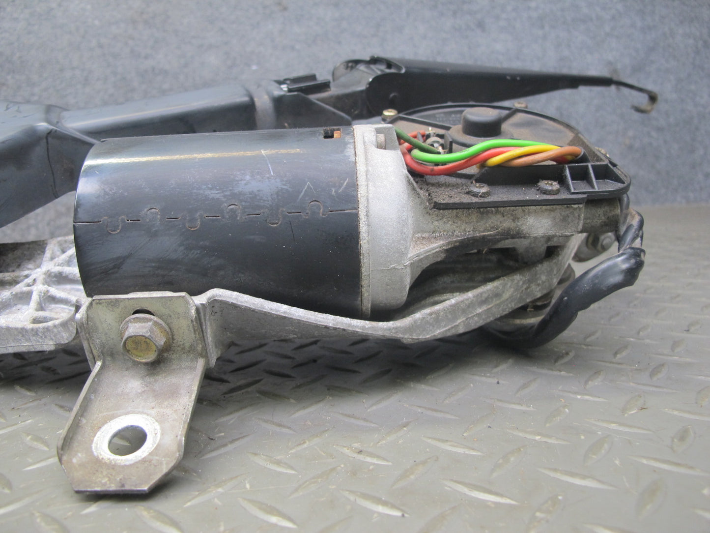 94-99 Mercedes W140 Windshield Wiper Arm Transmission Linkage w Motor OEM