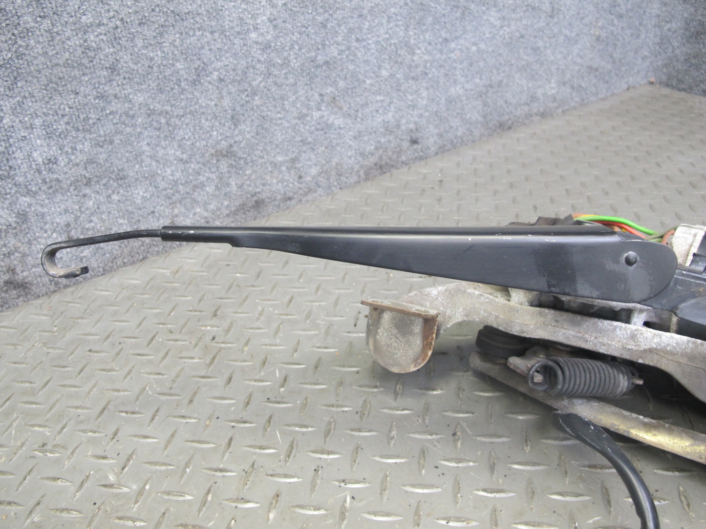 94-99 Mercedes W140 Windshield Wiper Arm Transmission Linkage w Motor OEM