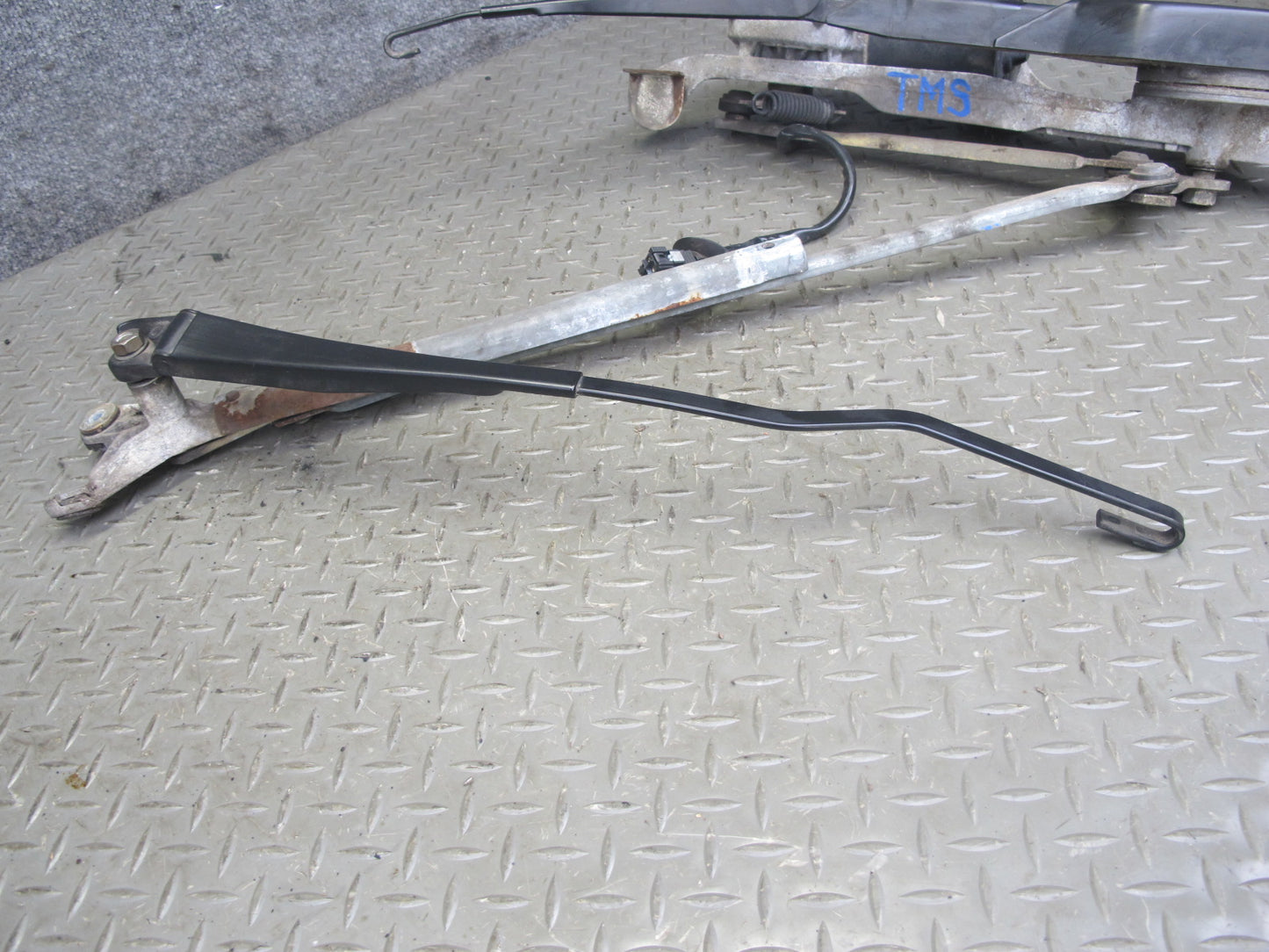 94-99 Mercedes W140 Windshield Wiper Arm Transmission Linkage w Motor OEM