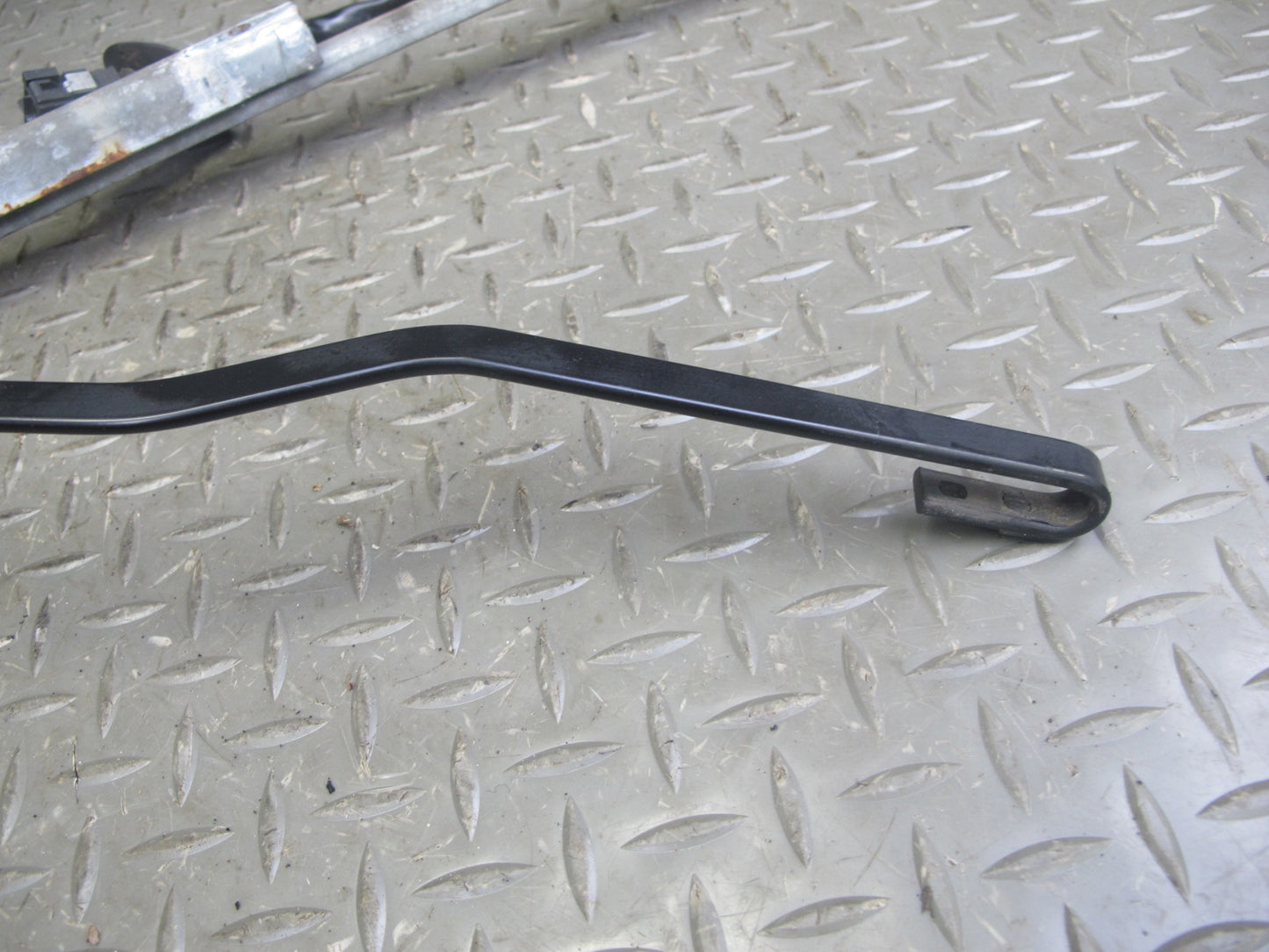 94-99 Mercedes W140 Windshield Wiper Arm Transmission Linkage w Motor OEM