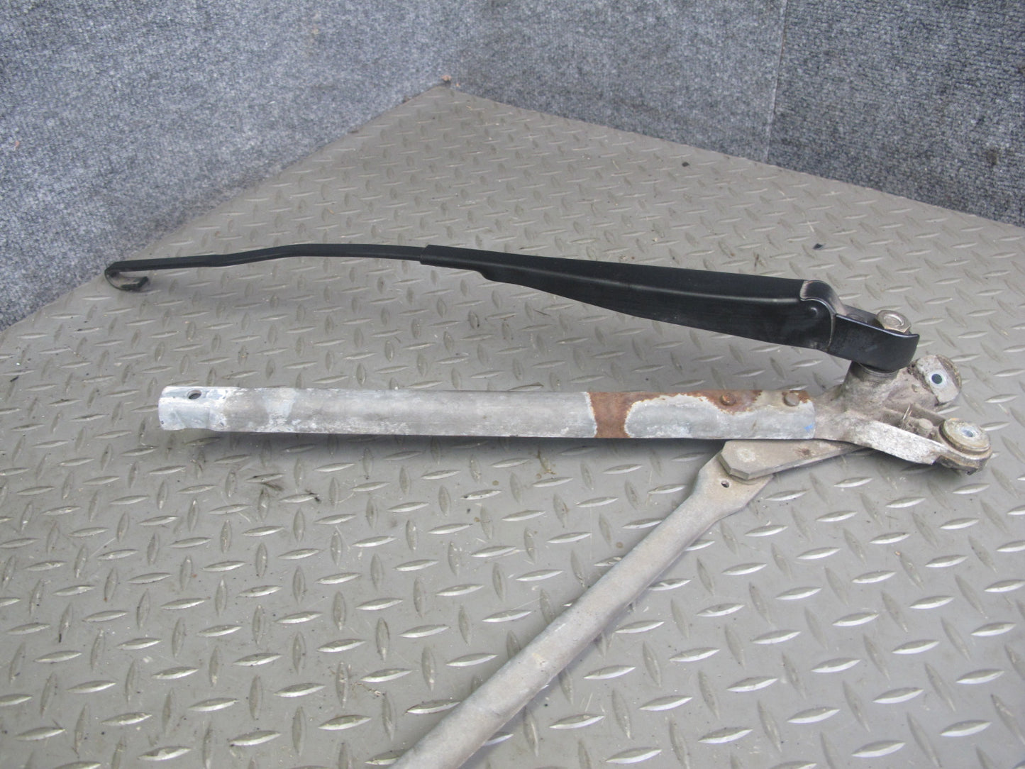 94-99 Mercedes W140 Windshield Wiper Arm Transmission Linkage w Motor OEM