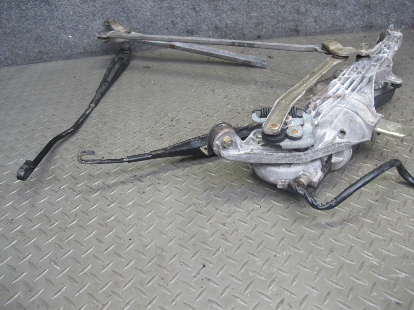 94-99 Mercedes W140 Windshield Wiper Arm Transmission Linkage w Motor OEM