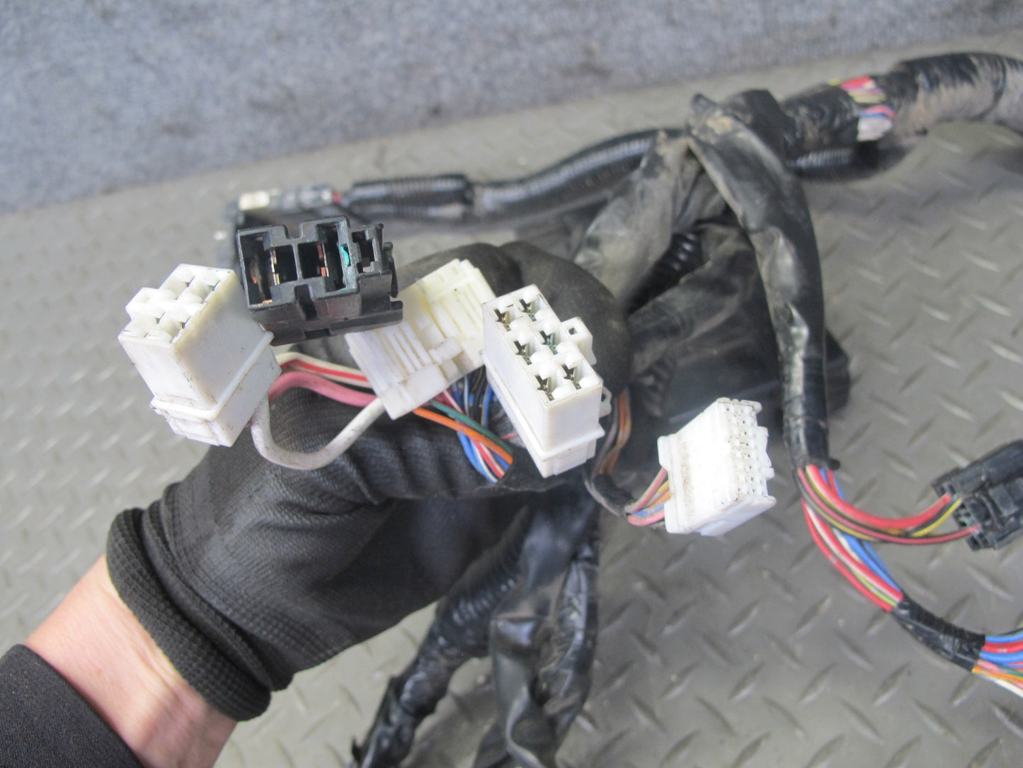 2007 Nissan 350Z Z33 VQ35HR A/T Engine Bay Wire Wiring Harness w Fuse Box OEM