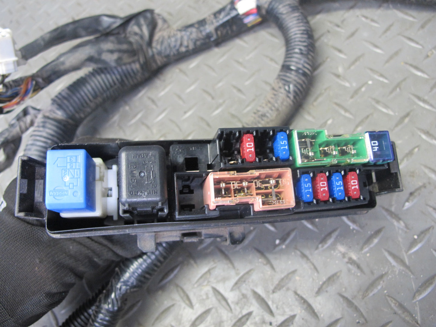 2007 Nissan 350Z Z33 VQ35HR A/T Engine Bay Wire Wiring Harness w Fuse Box OEM
