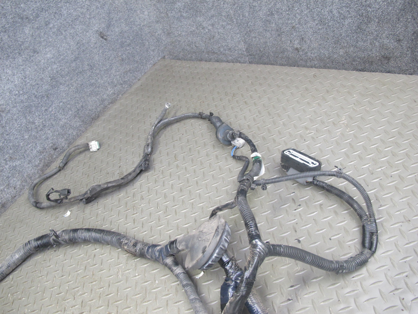 2007 Nissan 350Z Z33 VQ35HR A/T Engine Bay Wire Wiring Harness w Fuse Box OEM
