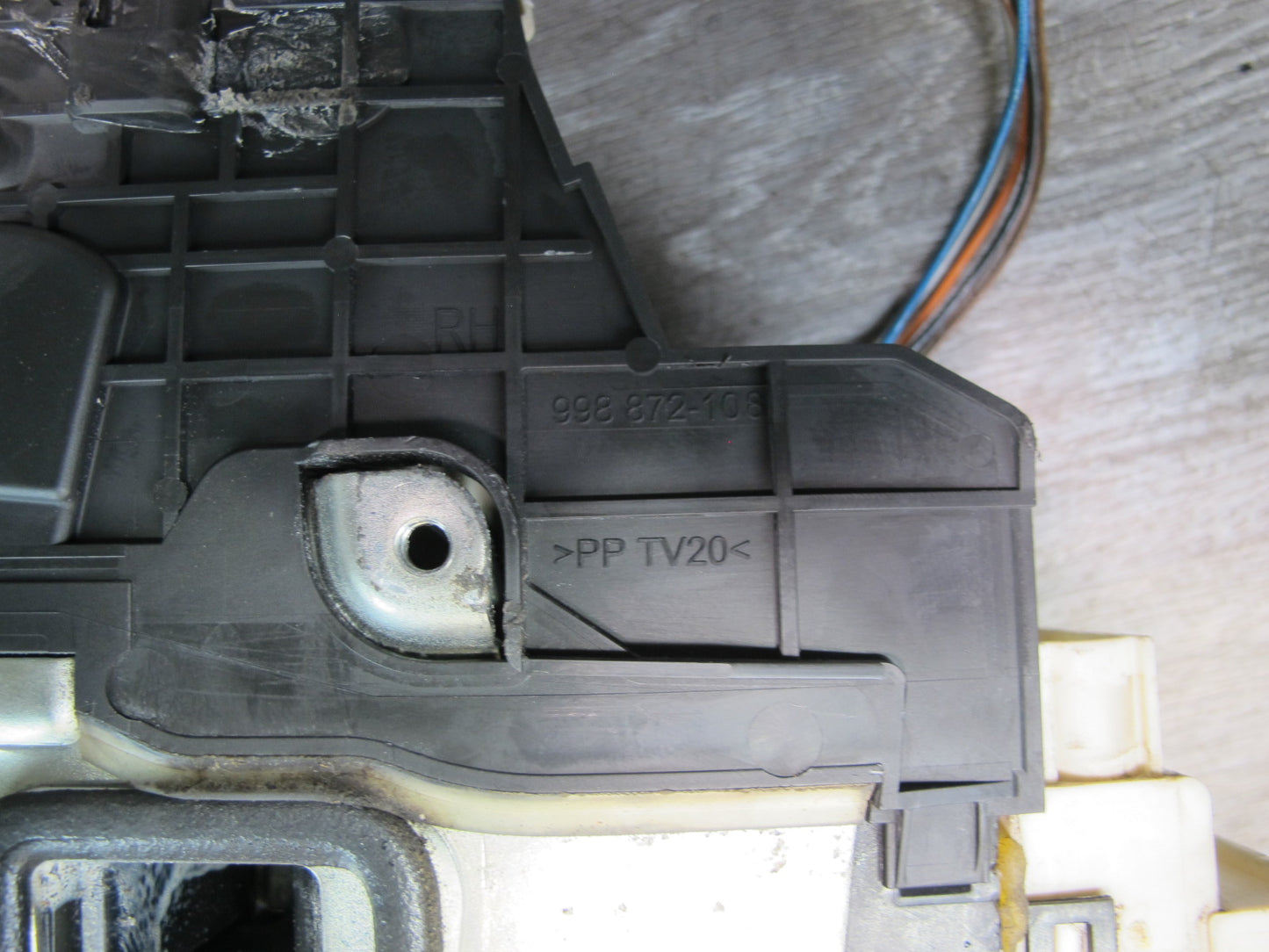07-13 Mercedes W221 S-class Front Right Door Lock Latch Actuator 2217301635 OEM