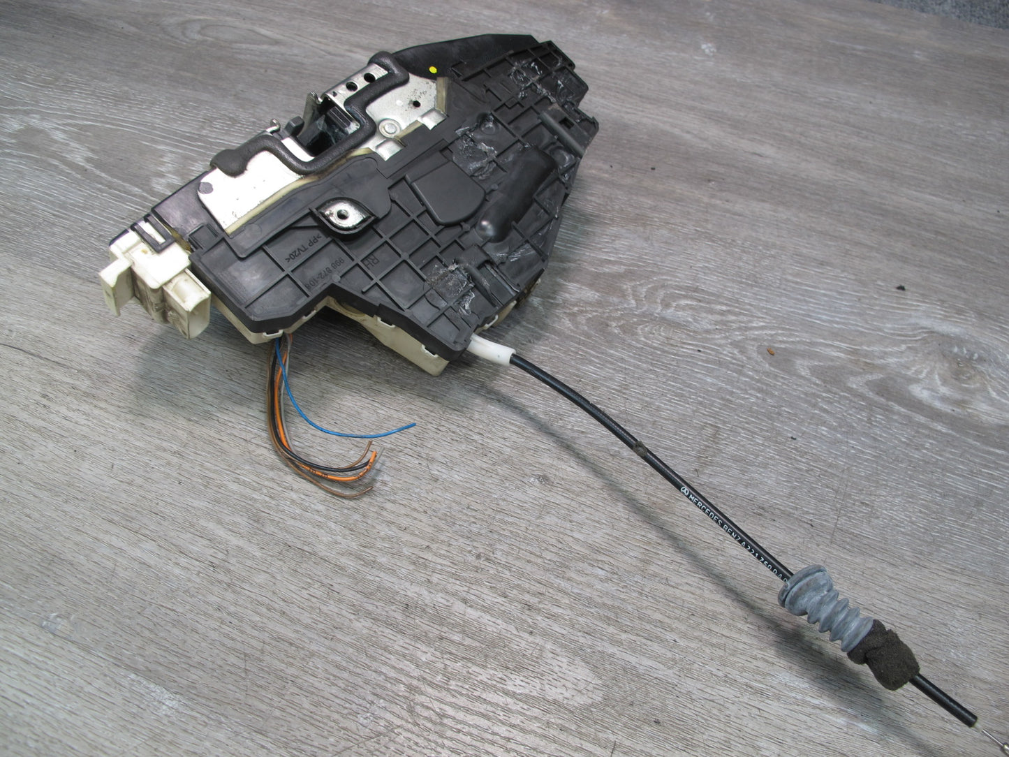 07-13 Mercedes W221 S-class Front Right Door Lock Latch Actuator 2217301635 OEM