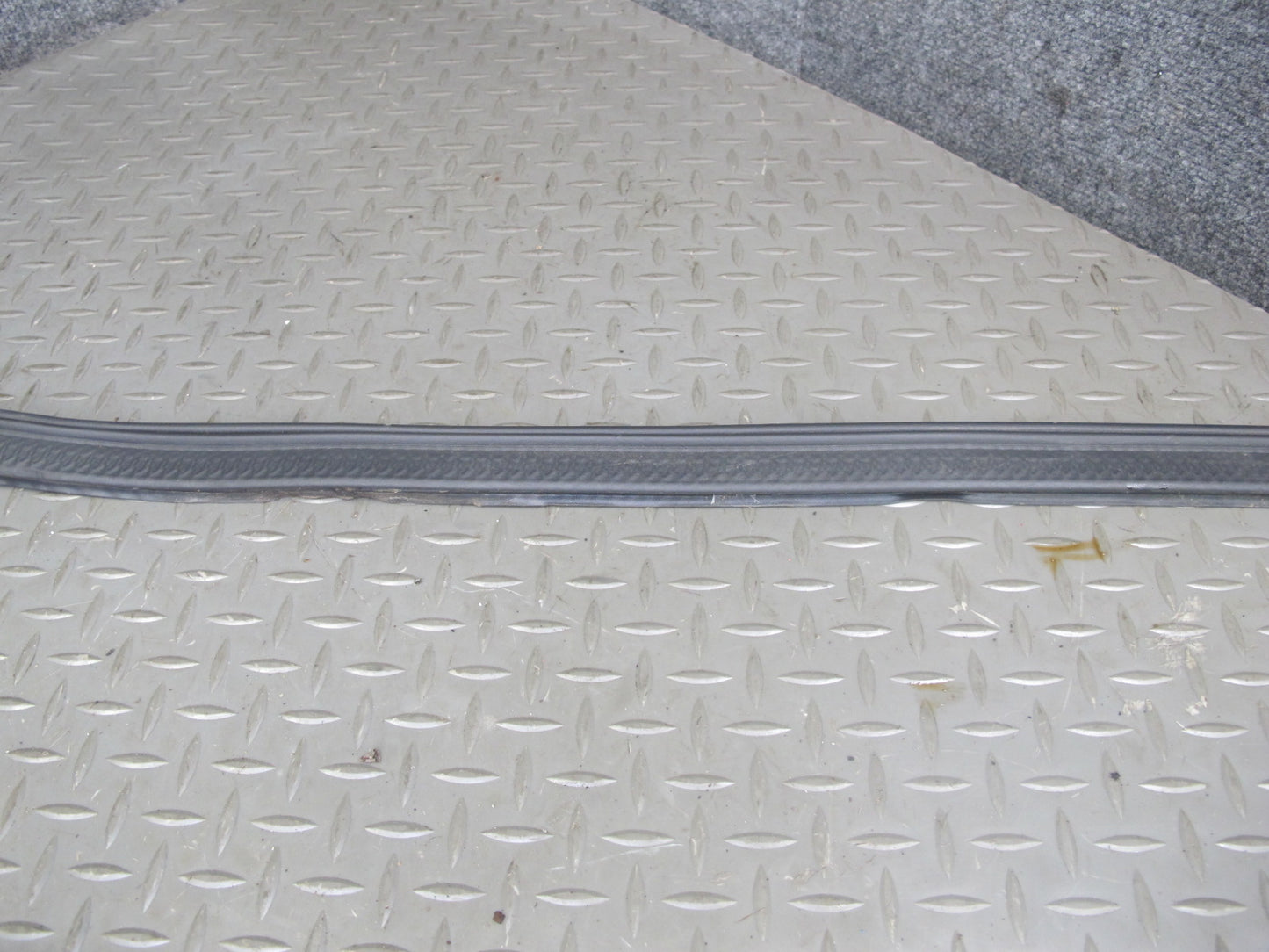 2004-2009 Cadillac XLR Rear Trunk Deck Lid Weather Strip Rubber Seal