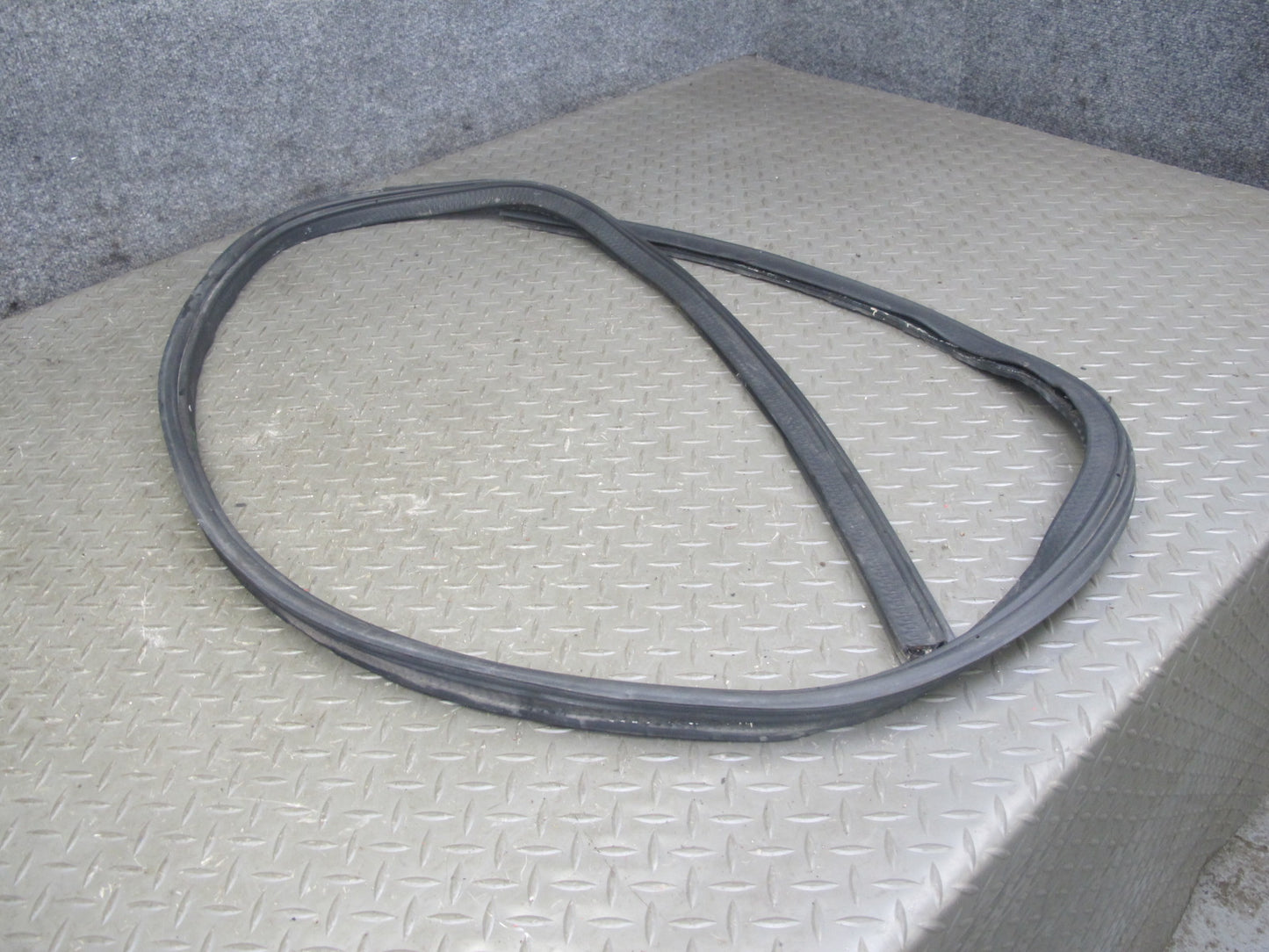 2004-2009 Cadillac XLR Rear Trunk Deck Lid Weather Strip Rubber Seal