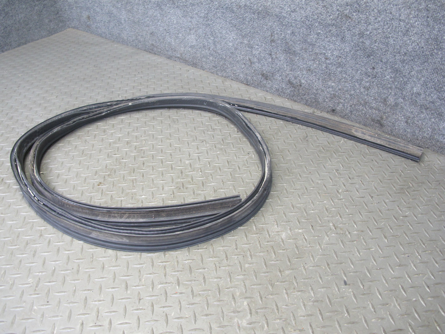2004-2009 Cadillac XLR Rear Trunk Deck Lid Weather Strip Rubber Seal