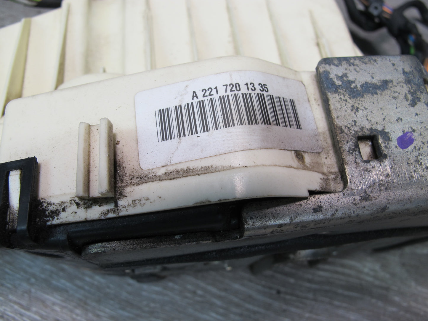 07-13 Mercedes W221 S-class Front Left Door Lock Latch Actuator 2217201335 OEM