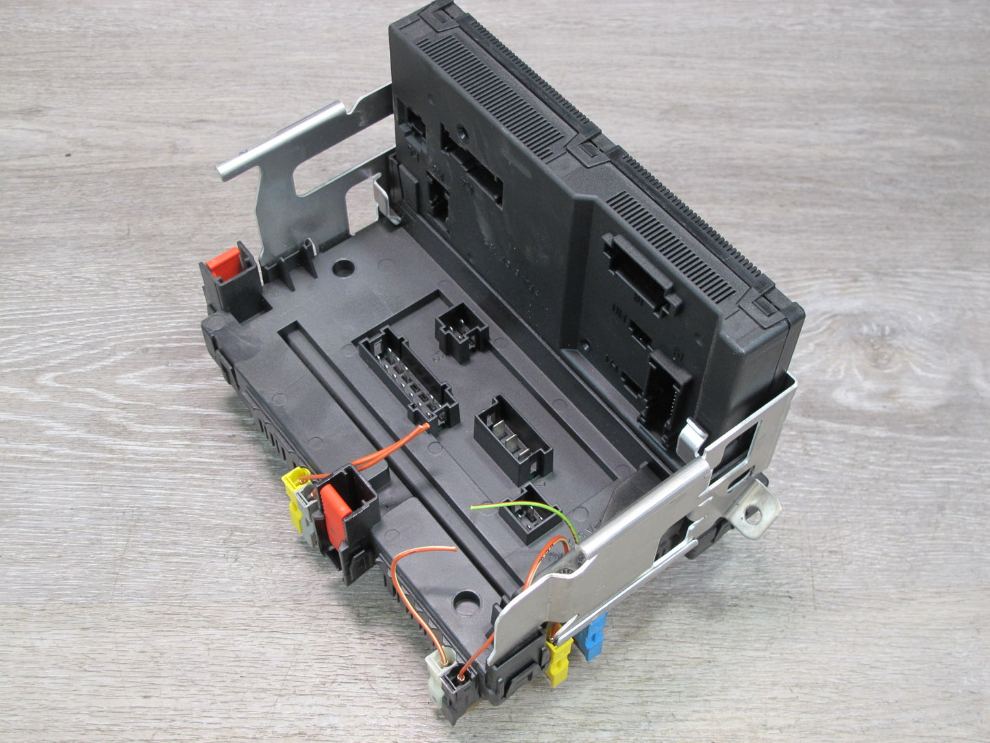 07-09 Mercedes W221 S-class Rear Trunk SAM Fuse Relay Box Module 2215403250 OEM