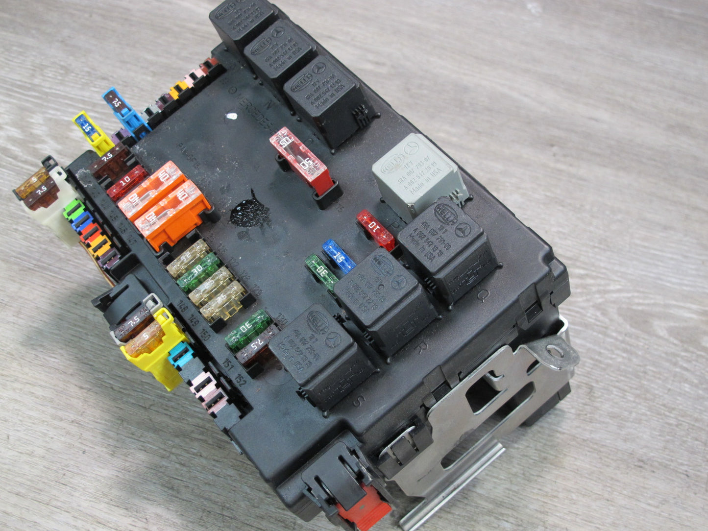 07-09 Mercedes W221 S-class Rear Trunk SAM Fuse Relay Box Module 2215403250 OEM