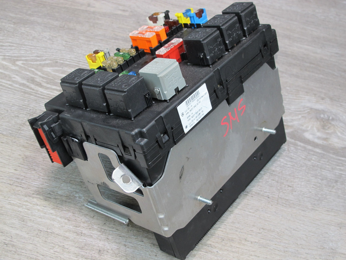 07-09 Mercedes W221 S-class Rear Trunk SAM Fuse Relay Box Module 2215403250 OEM