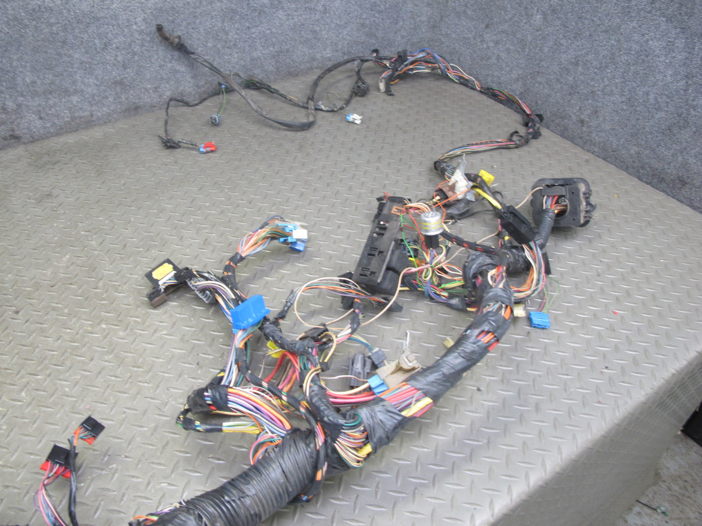 1993 Chevrolet Corvette C4 Coupe A/T Dash Wire Wiring Harness w Fuse Box OEM