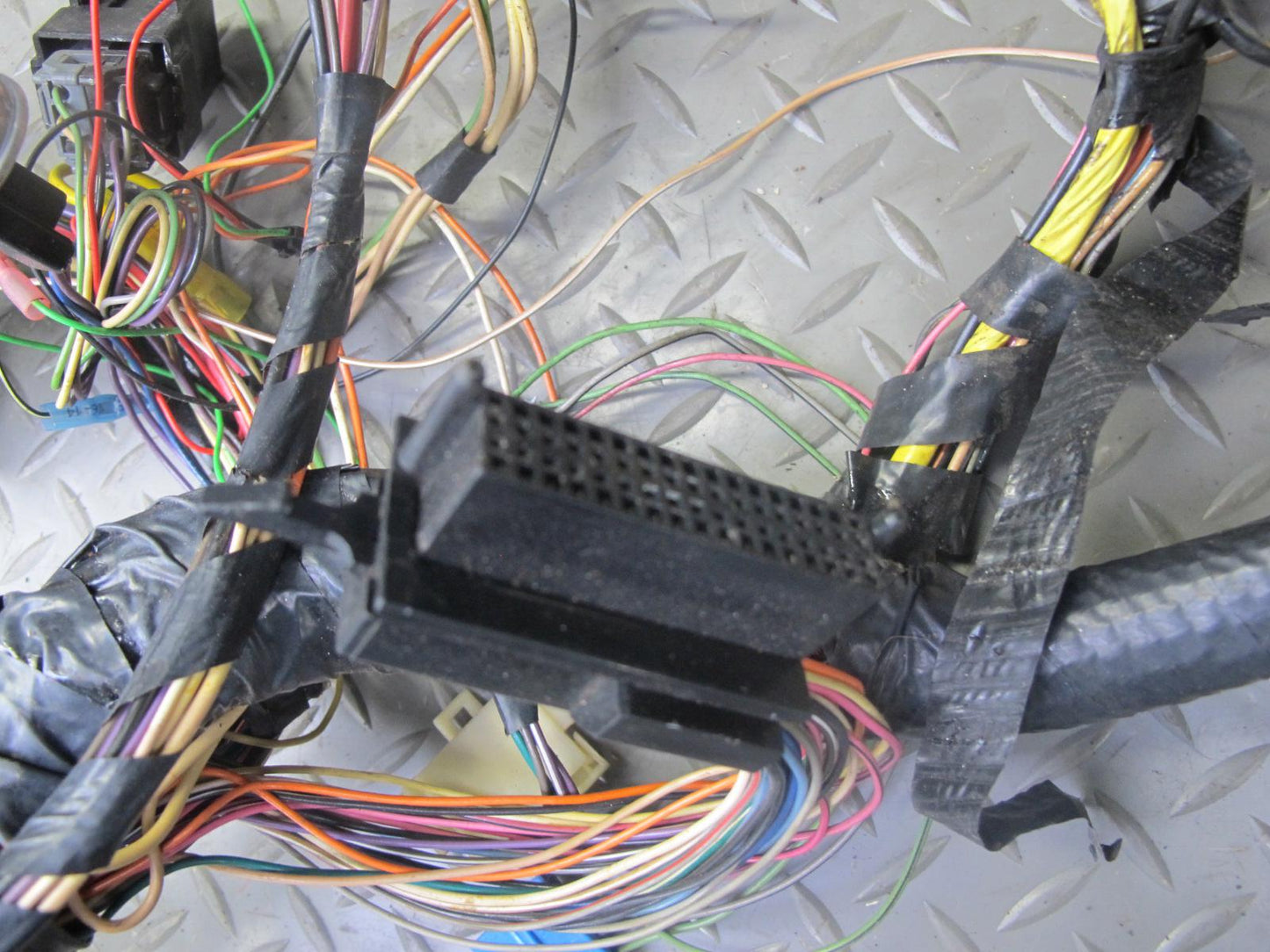 1993 Chevrolet Corvette C4 Coupe A/T Dash Wire Wiring Harness w Fuse Box OEM