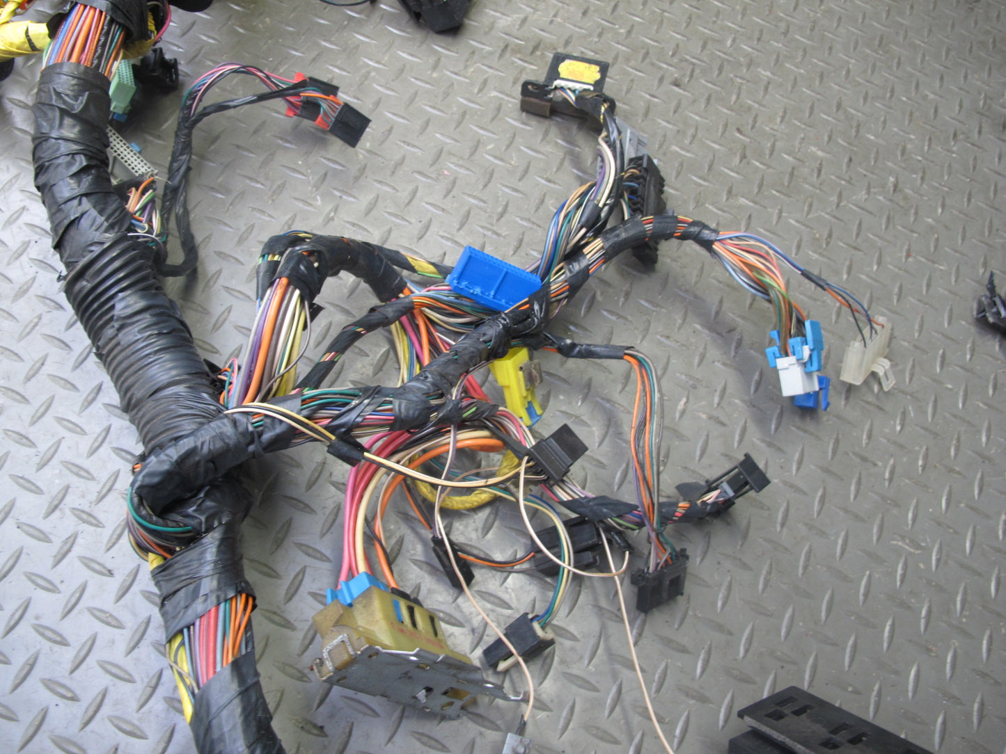 1993 Chevrolet Corvette C4 Coupe A/T Dash Wire Wiring Harness w Fuse Box OEM