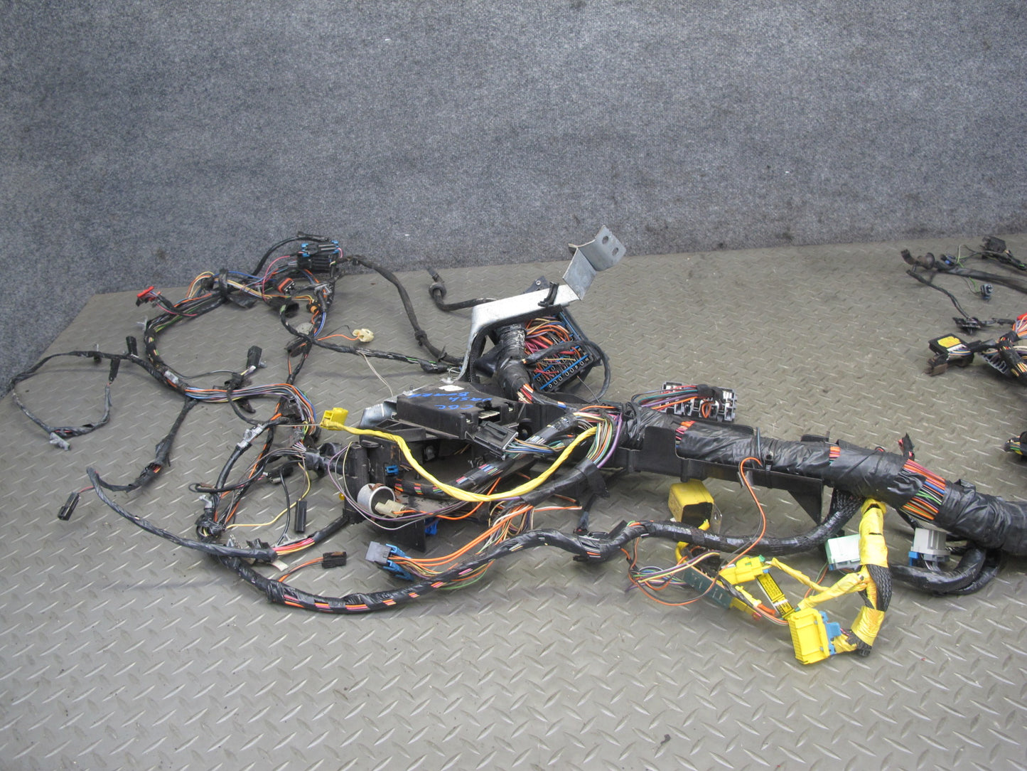 1993 Chevrolet Corvette C4 Coupe A/T Dash Wire Wiring Harness w Fuse Box OEM