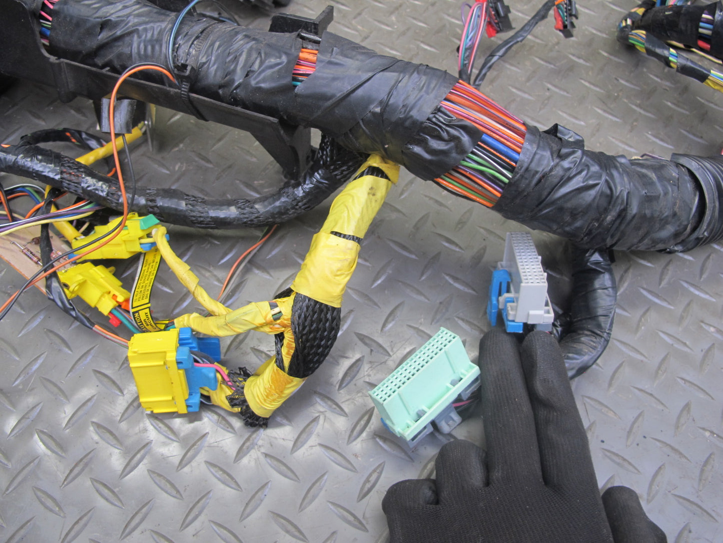 1993 Chevrolet Corvette C4 Coupe A/T Dash Wire Wiring Harness w Fuse Box OEM