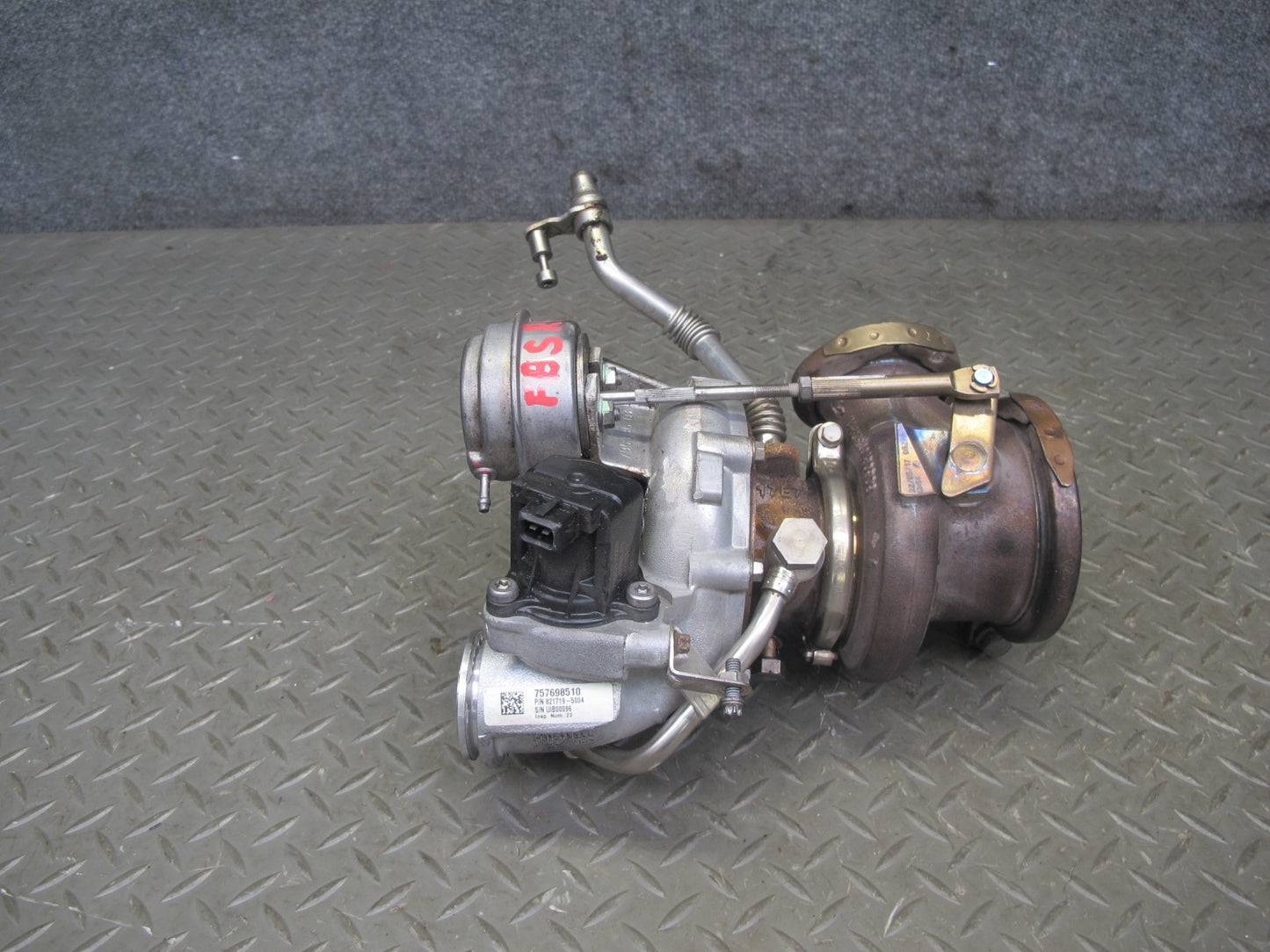 2012 BMW E70 E71 F01 F02 F13 F12 4.4L N63 Right Engine Turbocharger 7576985 OEM
