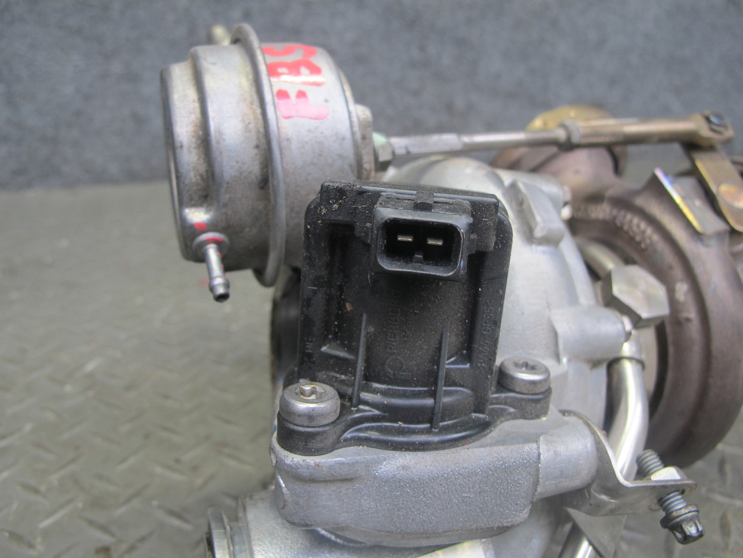 2012 BMW E70 E71 F01 F02 F13 F12 4.4L N63 Right Engine Turbocharger 7576985 OEM