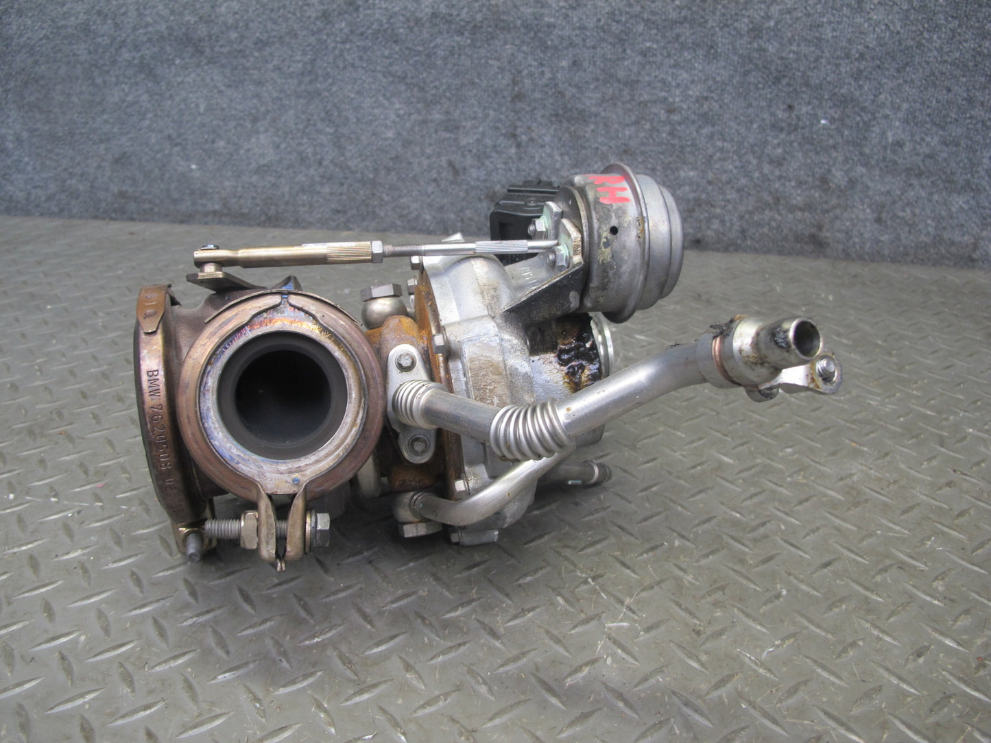 2012 BMW E70 E71 F01 F02 F13 F12 4.4L N63 Right Engine Turbocharger 7576985 OEM