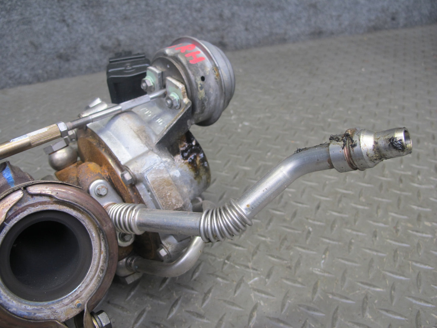 2012 BMW E70 E71 F01 F02 F13 F12 4.4L N63 Right Engine Turbocharger 7576985 OEM