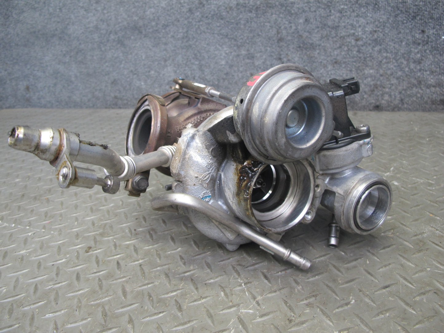 2012 BMW E70 E71 F01 F02 F13 F12 4.4L N63 Right Engine Turbocharger 7576985 OEM