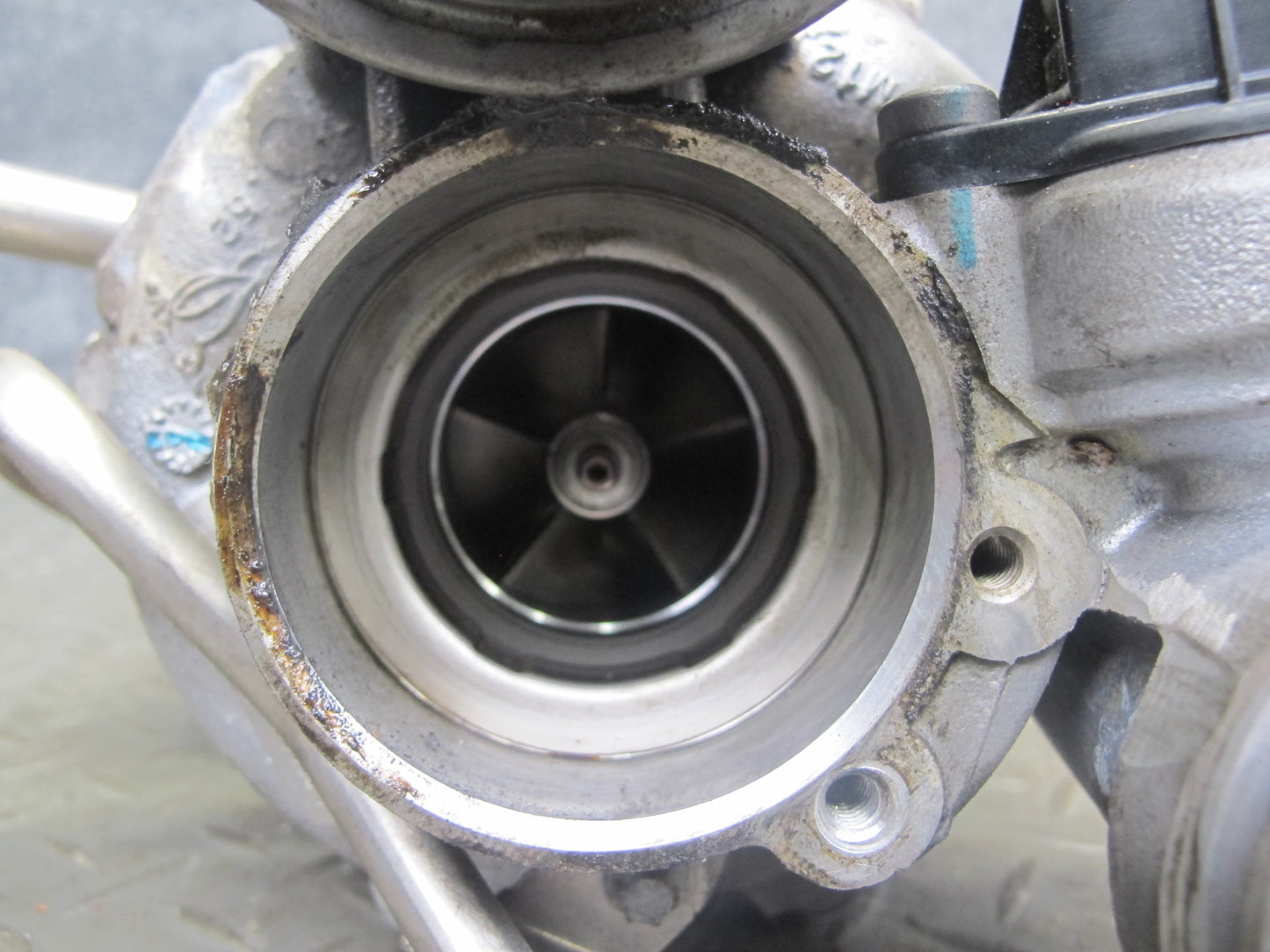 2012 BMW E70 E71 F01 F02 F13 F12 4.4L N63 Right Engine Turbocharger 7576985 OEM