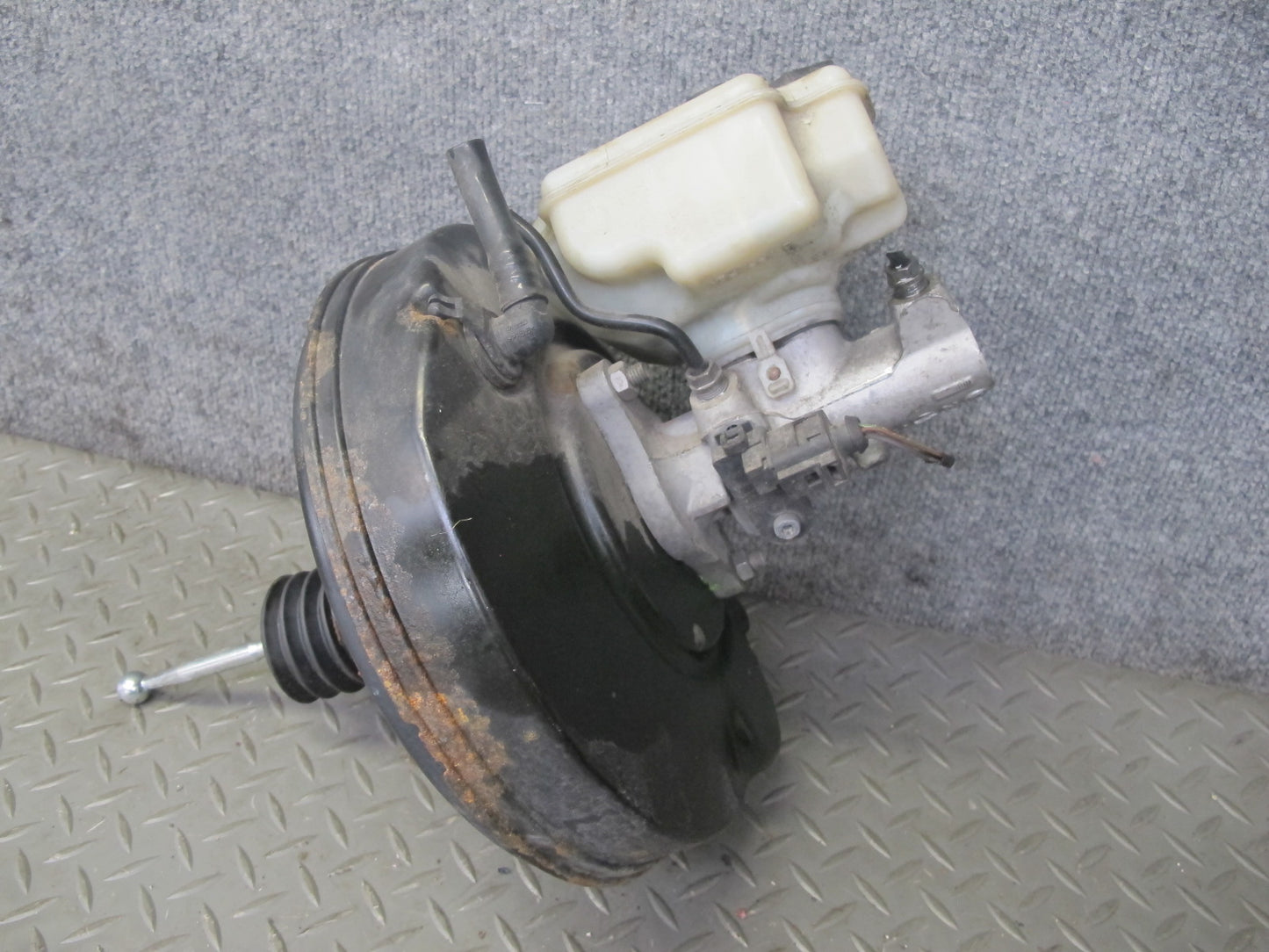2008 VW Golf R32 MK5 VR6 Brake Master Cylinder Booster Fluid Reservoir OEM