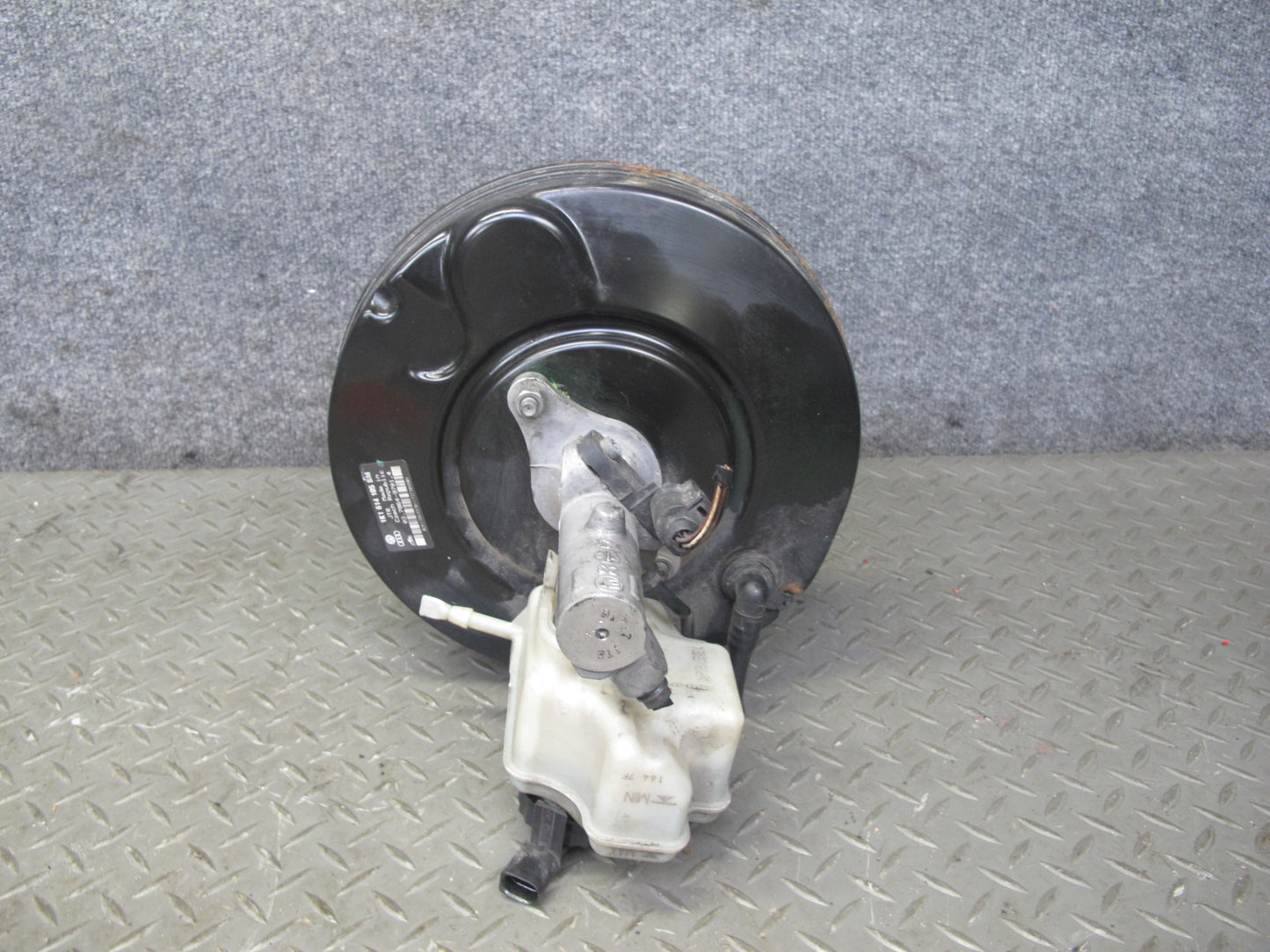 2008 VW Golf R32 MK5 VR6 Brake Master Cylinder Booster Fluid Reservoir OEM