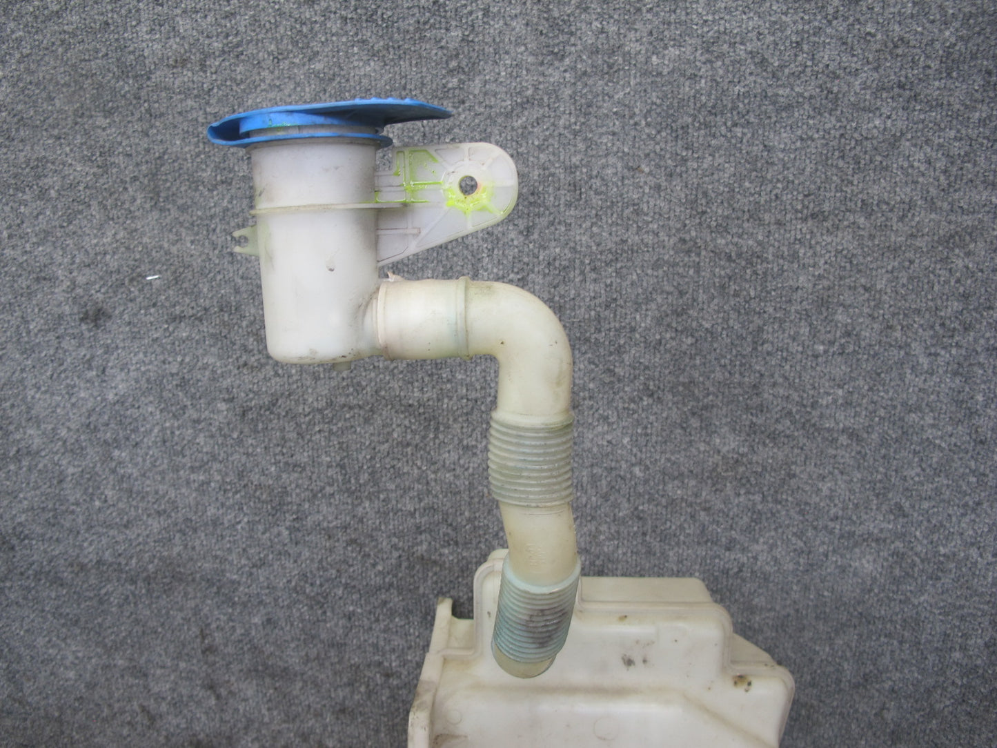 2008 VW Golf MK5 R32 Windshield Washer Fluid Reservoir Tank w Pump OEM