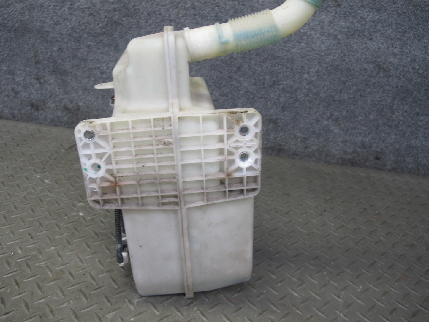 2008 VW Golf MK5 R32 Windshield Washer Fluid Reservoir Tank w Pump OEM