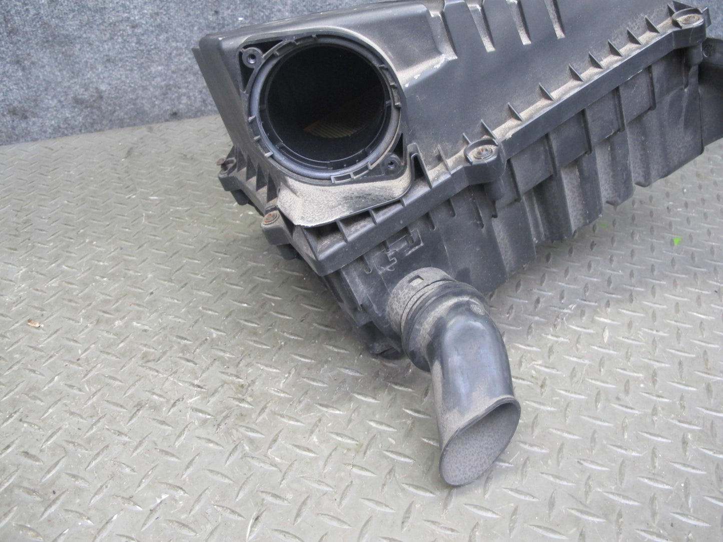 2008 VW Golf MK5 R32 3.2L Air Intake Cleaner Filter Box OEM