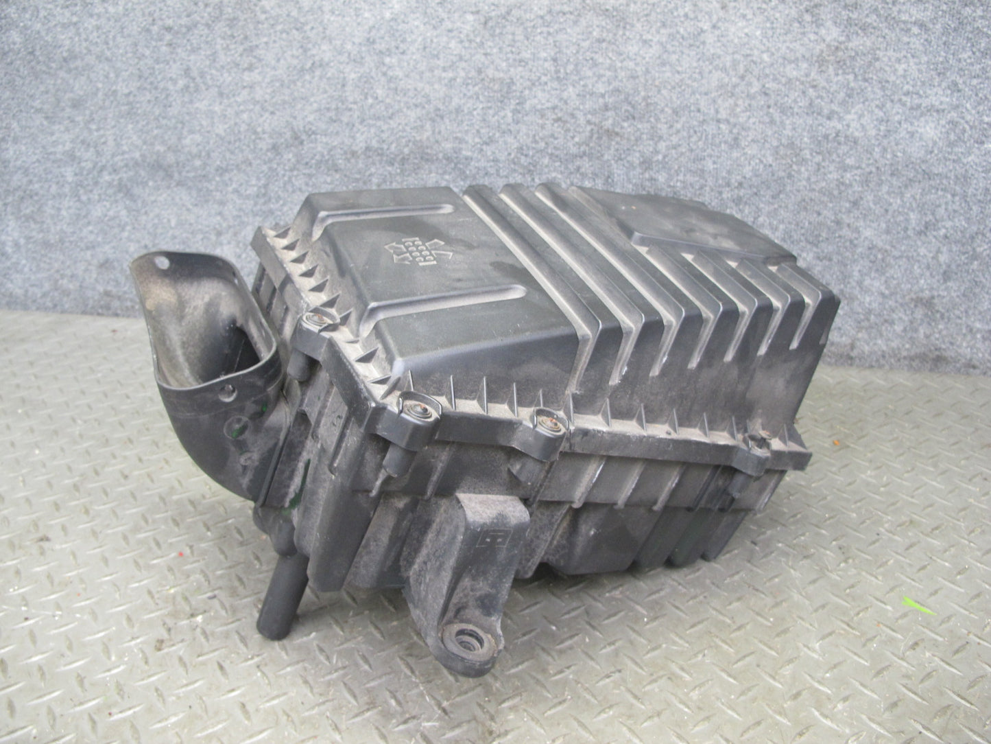 2008 VW Golf MK5 R32 3.2L Air Intake Cleaner Filter Box OEM