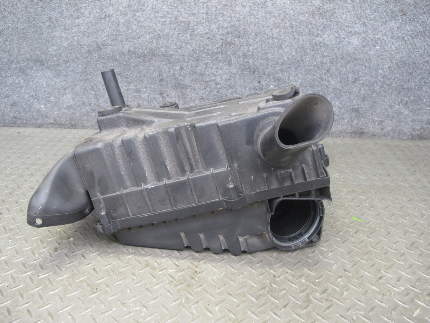 2008 VW Golf MK5 R32 3.2L Air Intake Cleaner Filter Box OEM