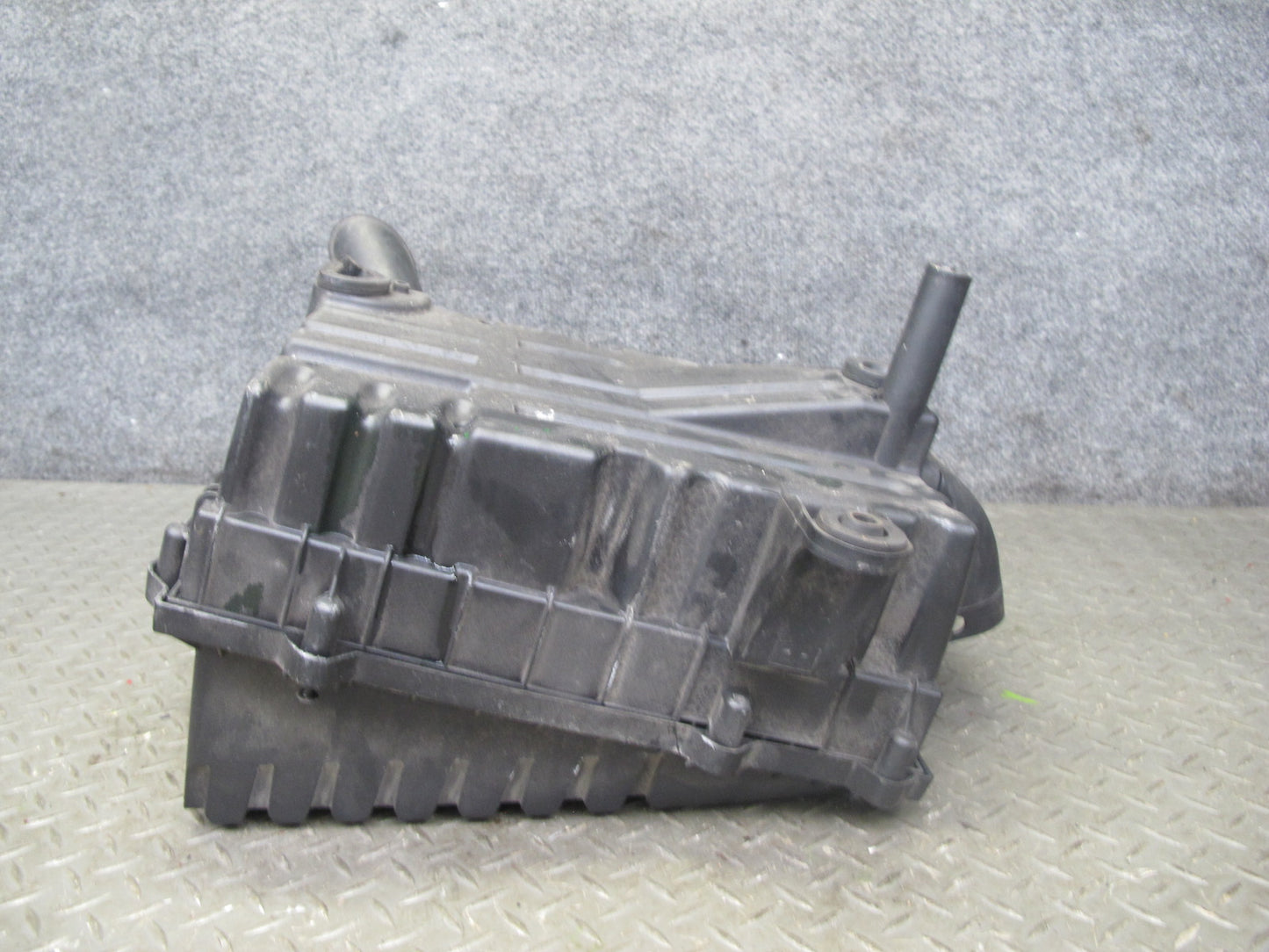 2008 VW Golf MK5 R32 3.2L Air Intake Cleaner Filter Box OEM