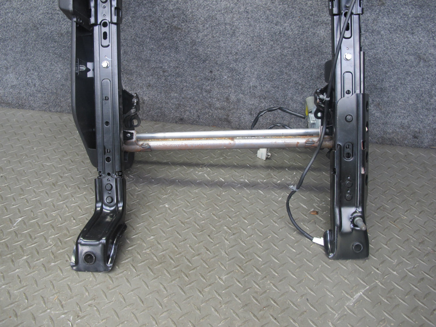 07-09 Nissan 350Z Z33 Convert Front Right Seat Lower Frame Track Rail Motor OEM