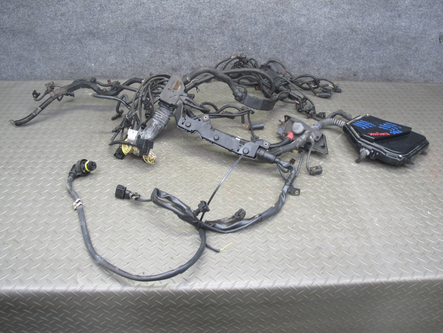 2012 BMW F13 F12 650i A/T Engine & Ignition Wire Wiring Harness w Fuse Box OEM
