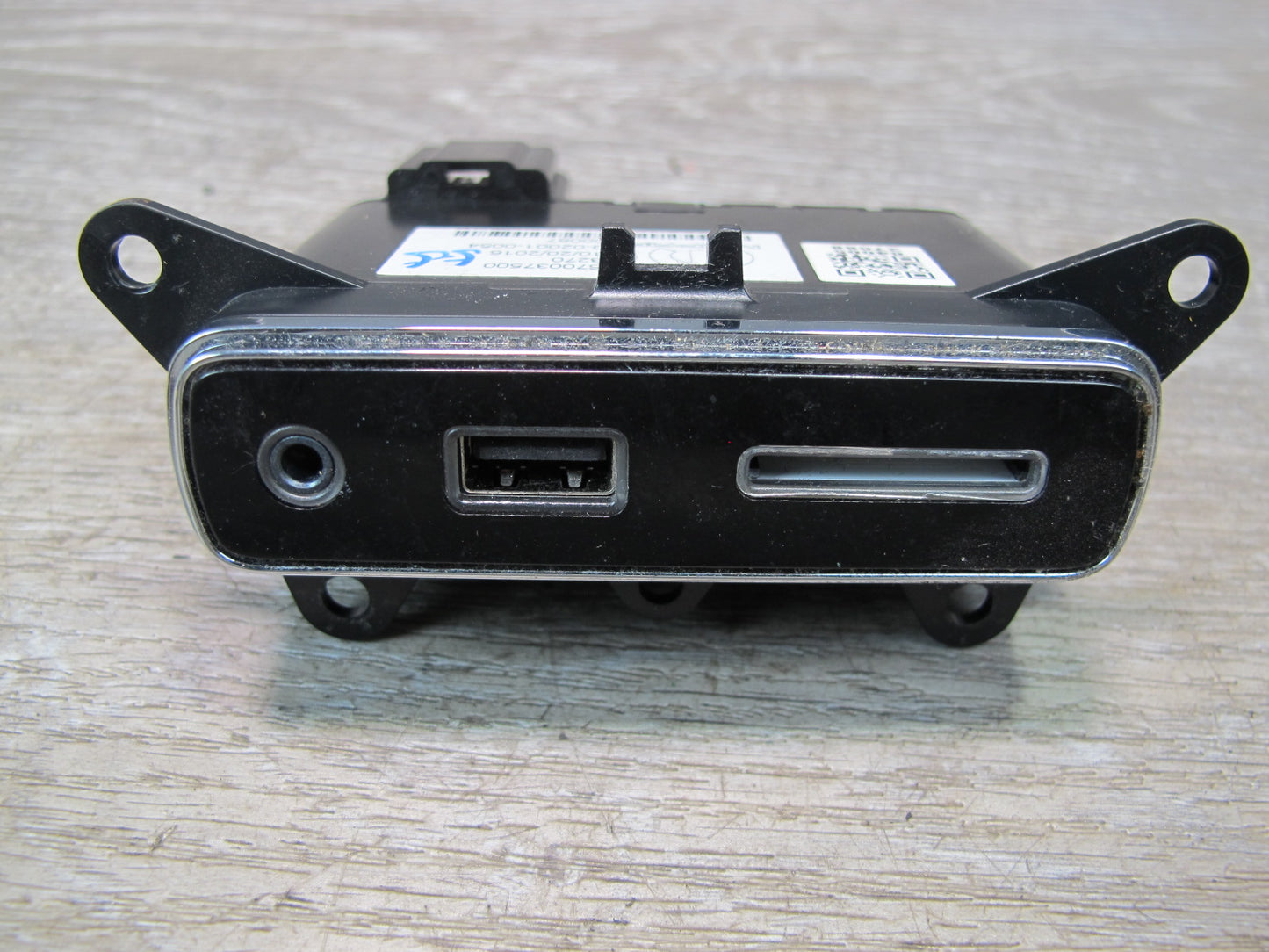 2017-2020 Maserati Levante M161 Center Console USB Port AUX Jack Socket