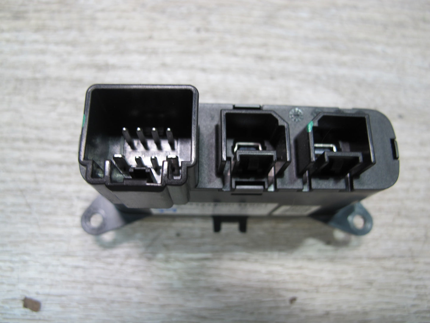 2017-2020 Maserati Levante M161 Center Console USB Port AUX Jack Socket